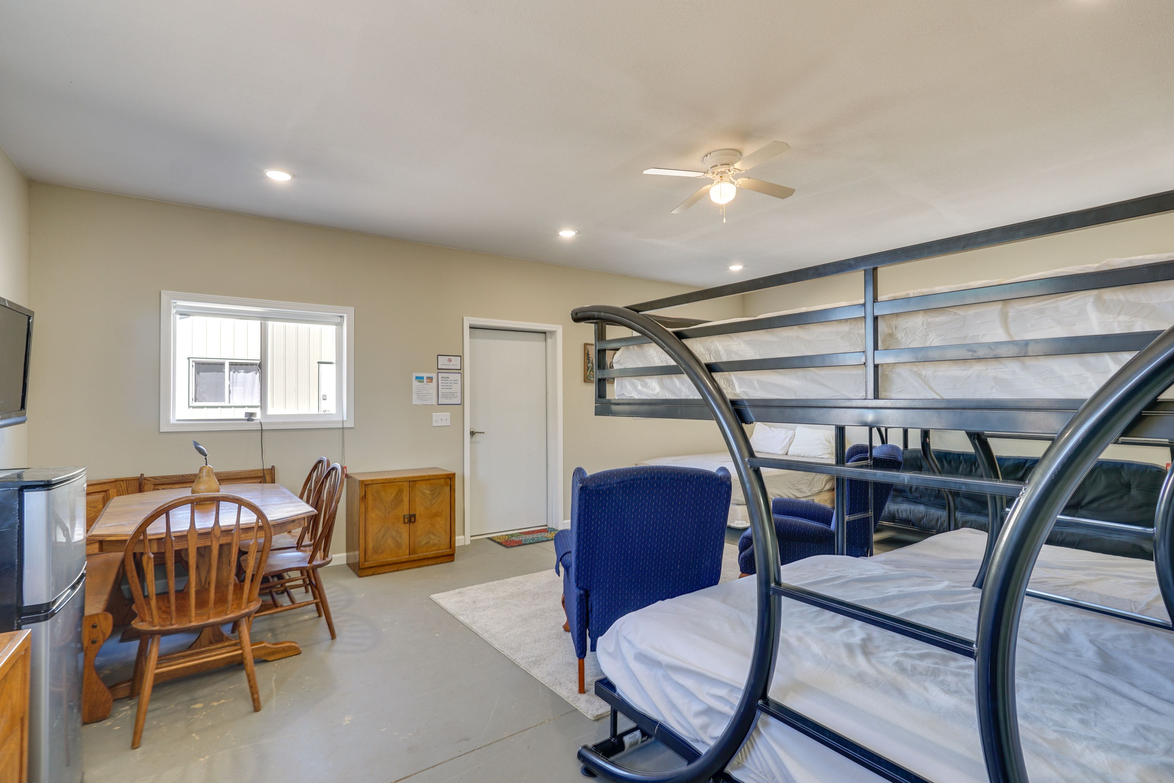 Studio | Kitchenette | TV | Dining Area