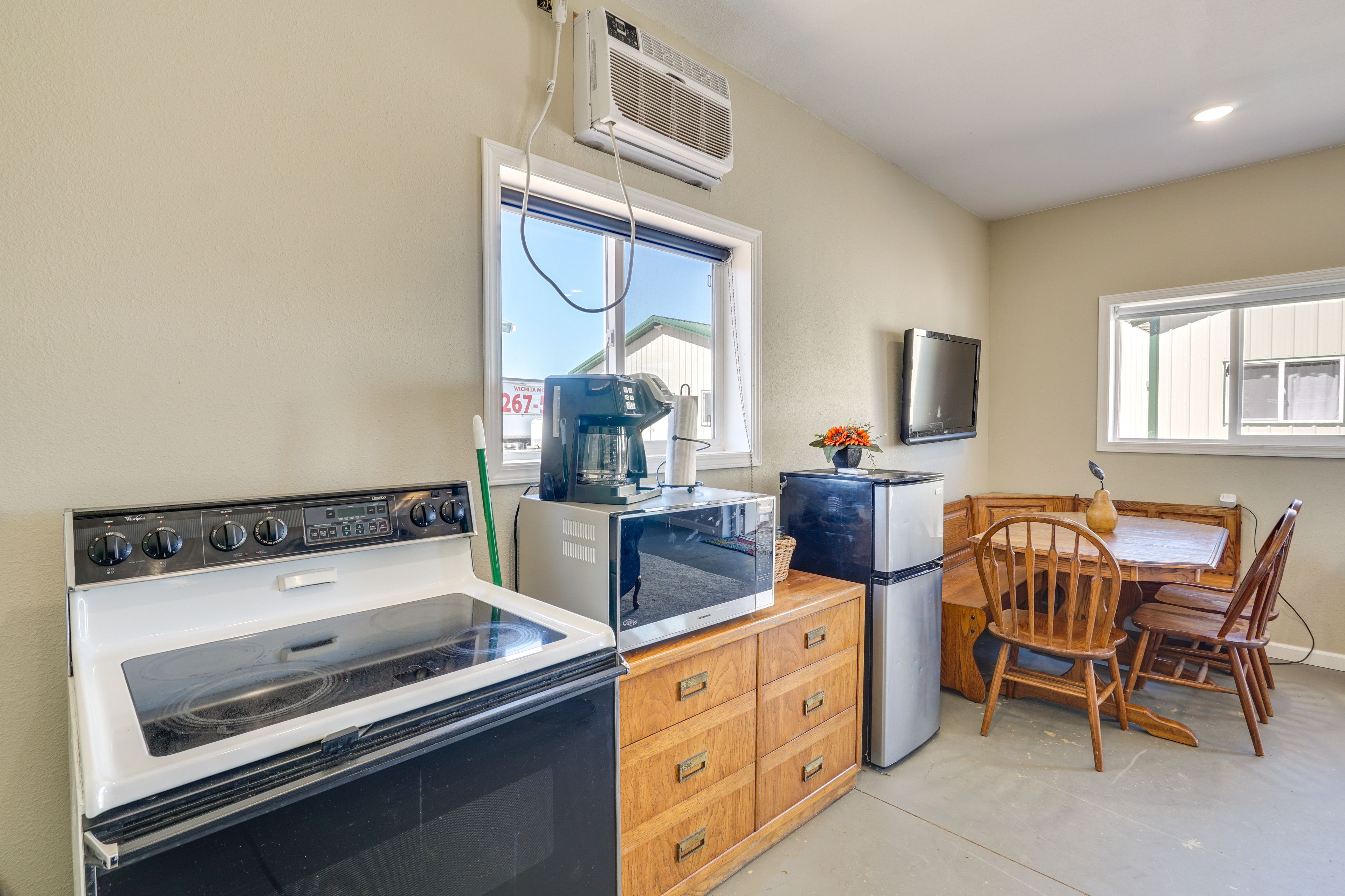 Studio | Kitchenette