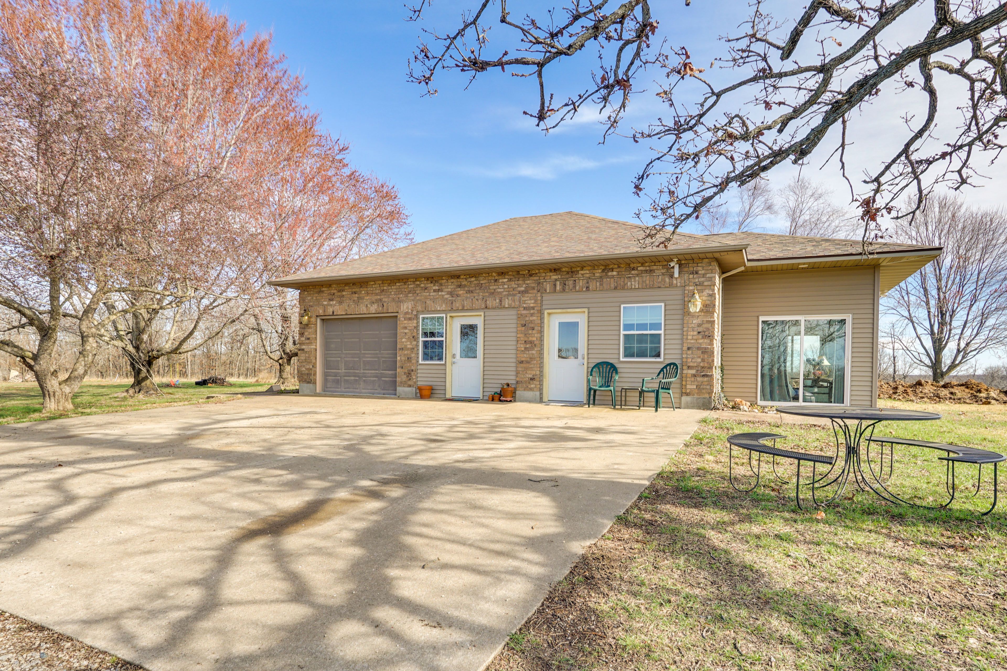 Property Exterior | Shared Driveway | Road & Lawn Parking