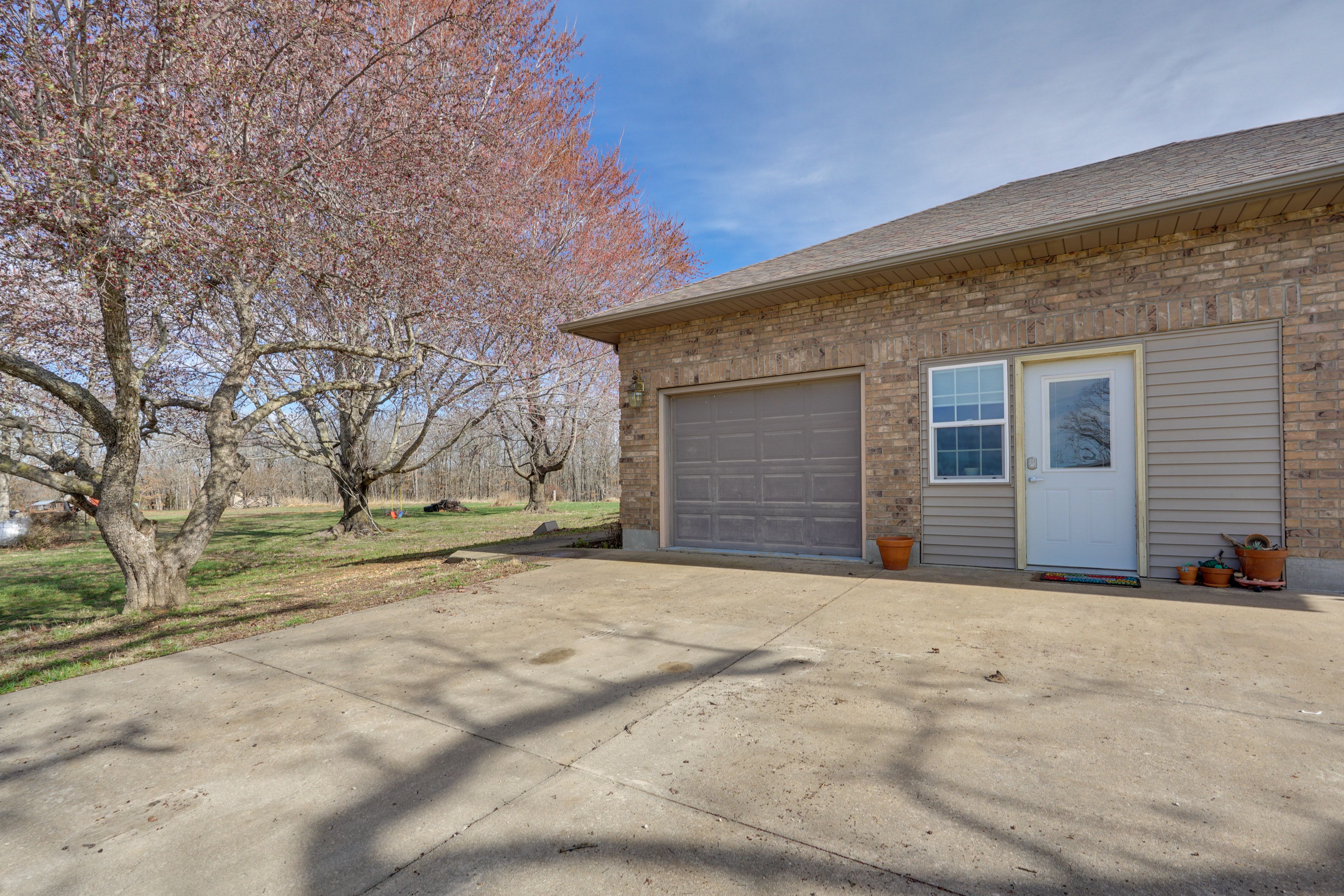 Property Exterior | Shared Driveway