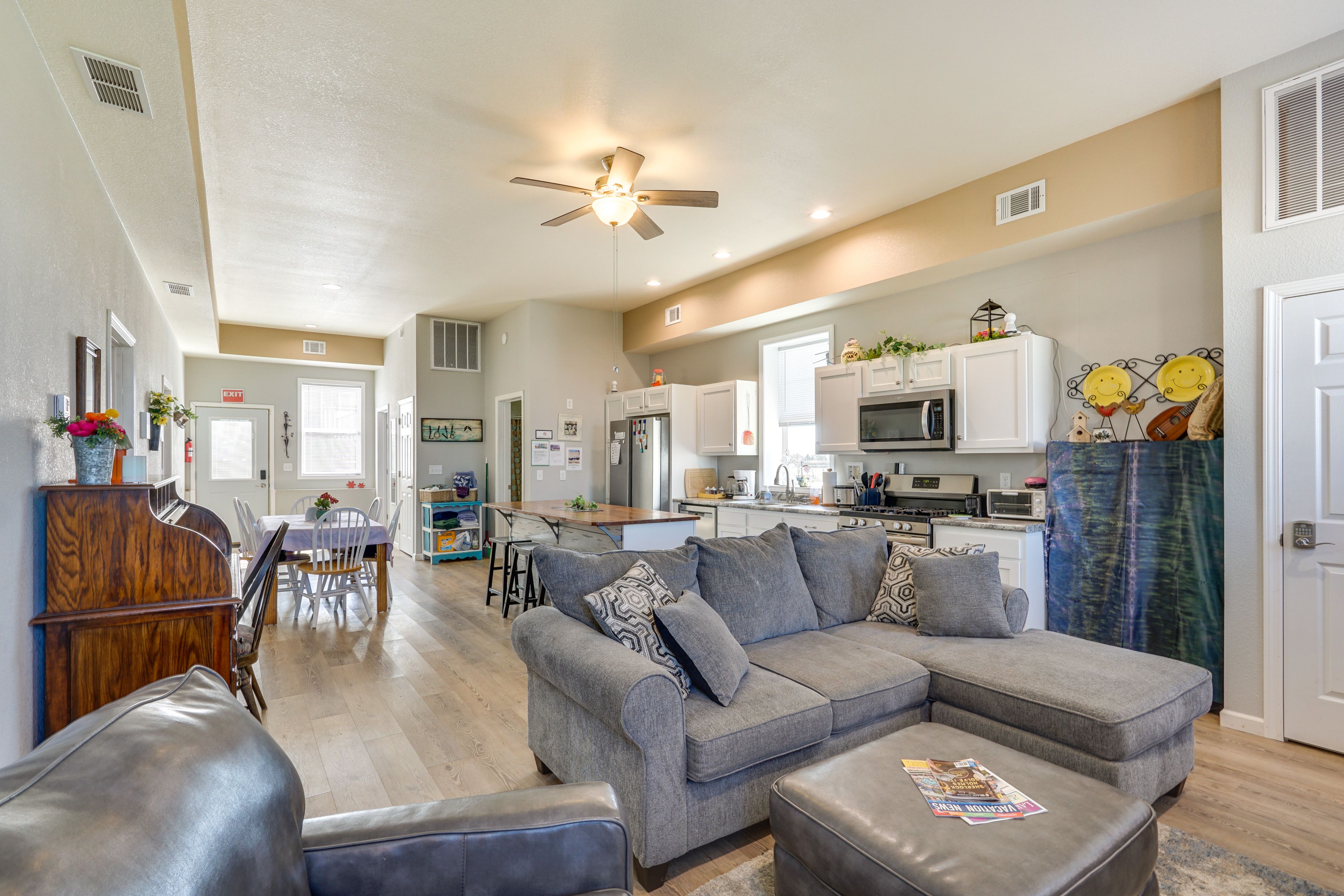 Living Area | Smart TV | Single-Story Home