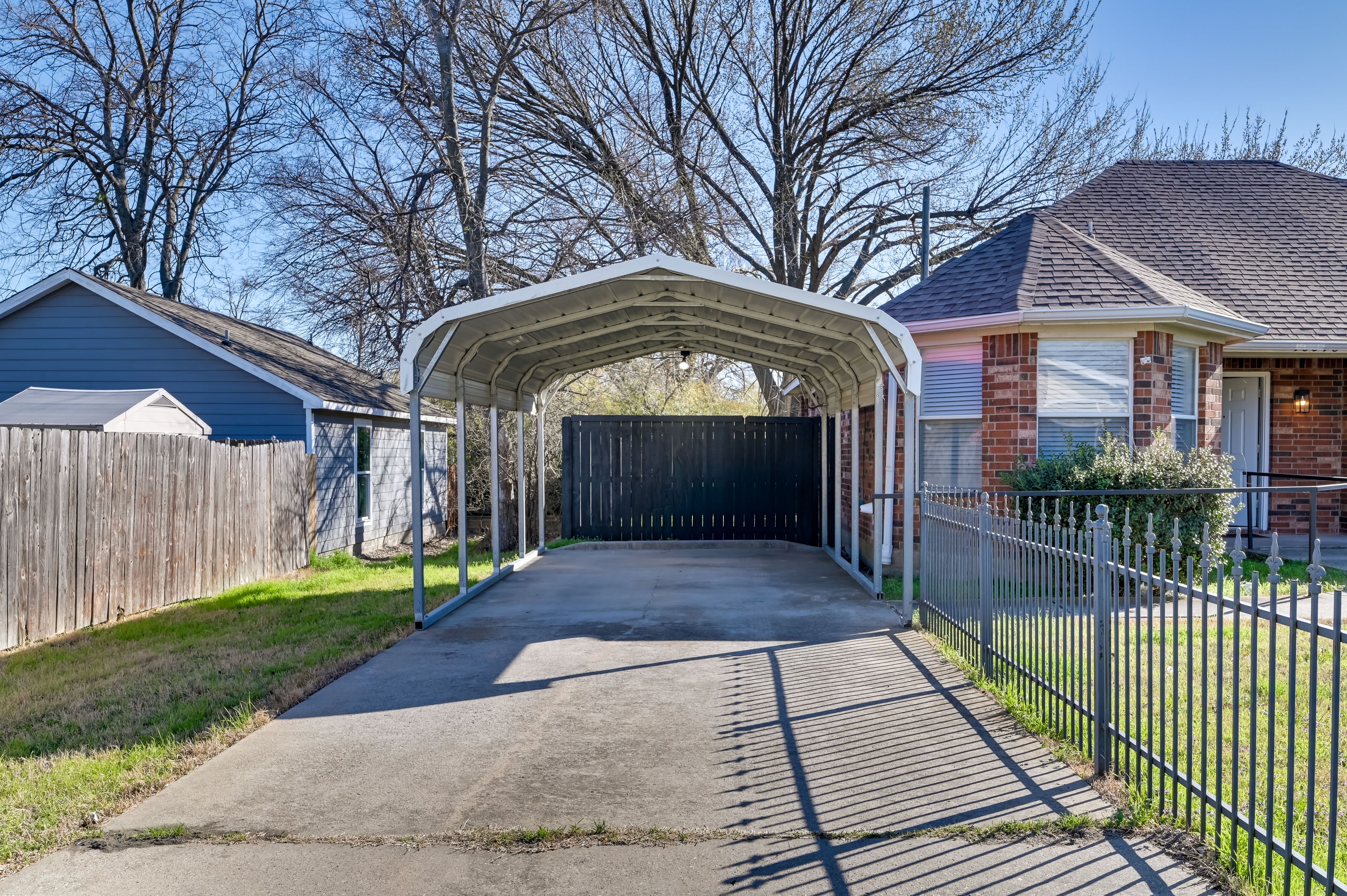 Parking | Driveway (1 Vehicle) | Carport (1 Vehicle)
