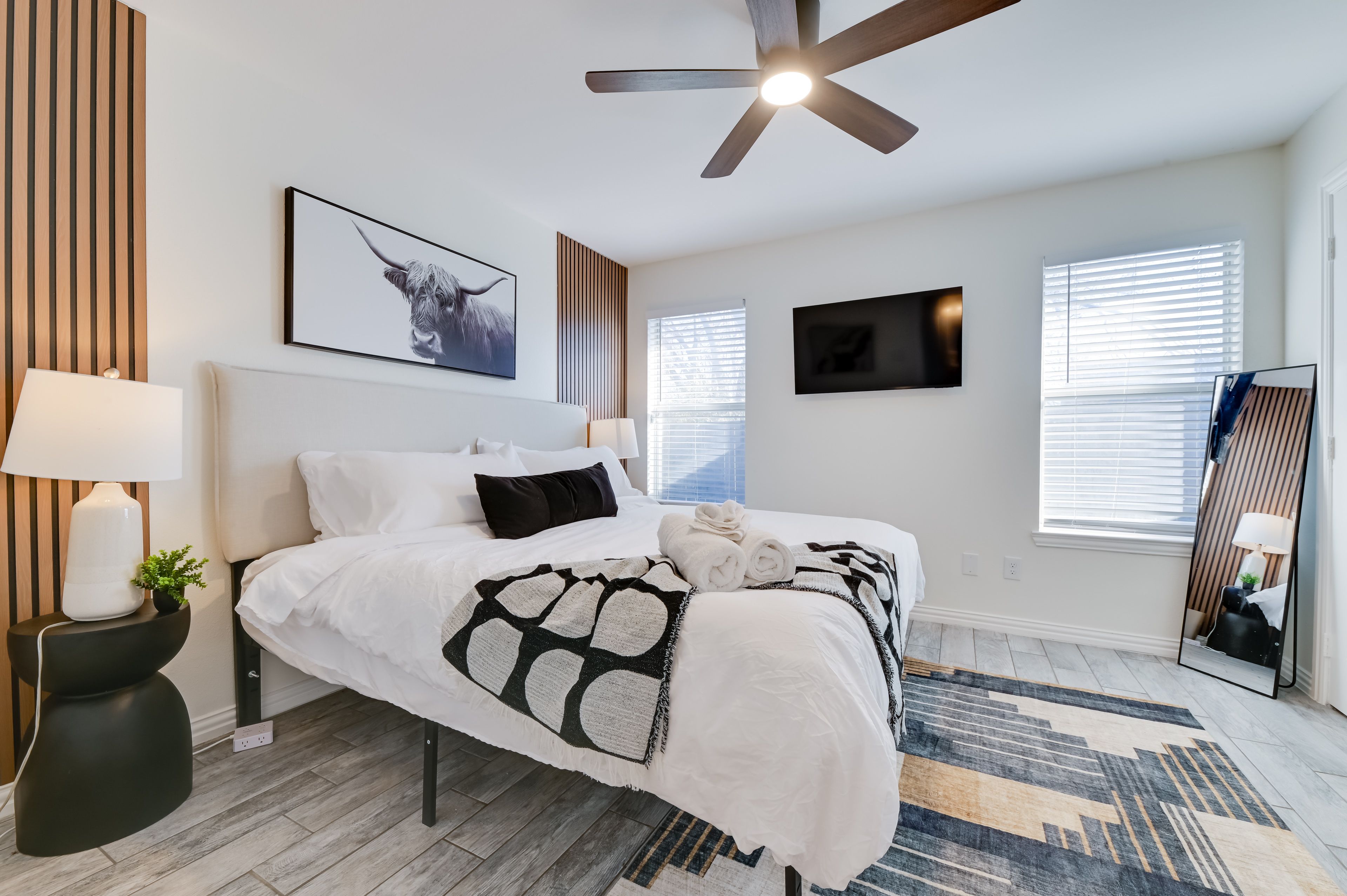 Bedroom | King Bed | Smart TV