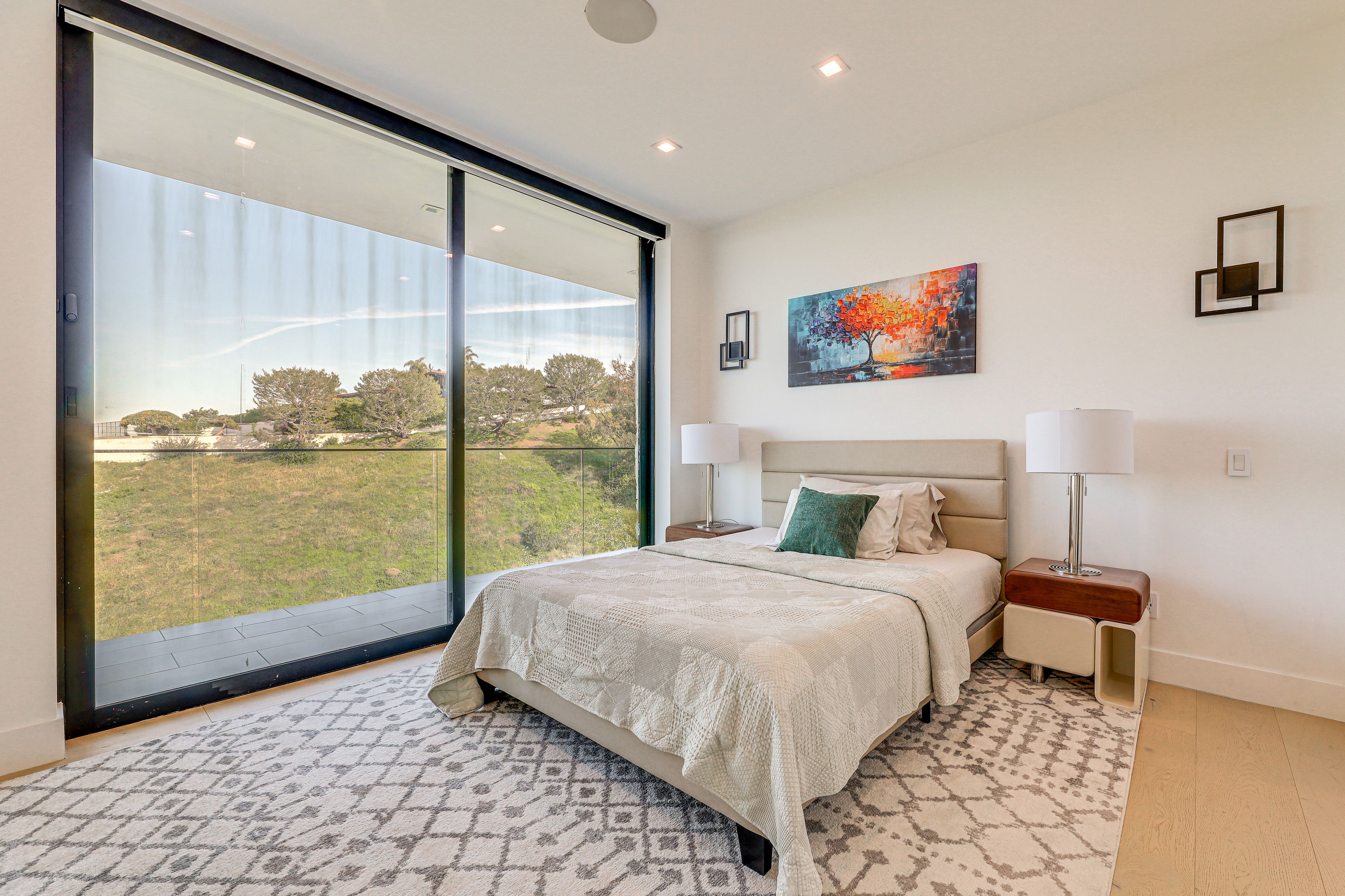 Bedroom 3 | Queen Bed | Middle Floor