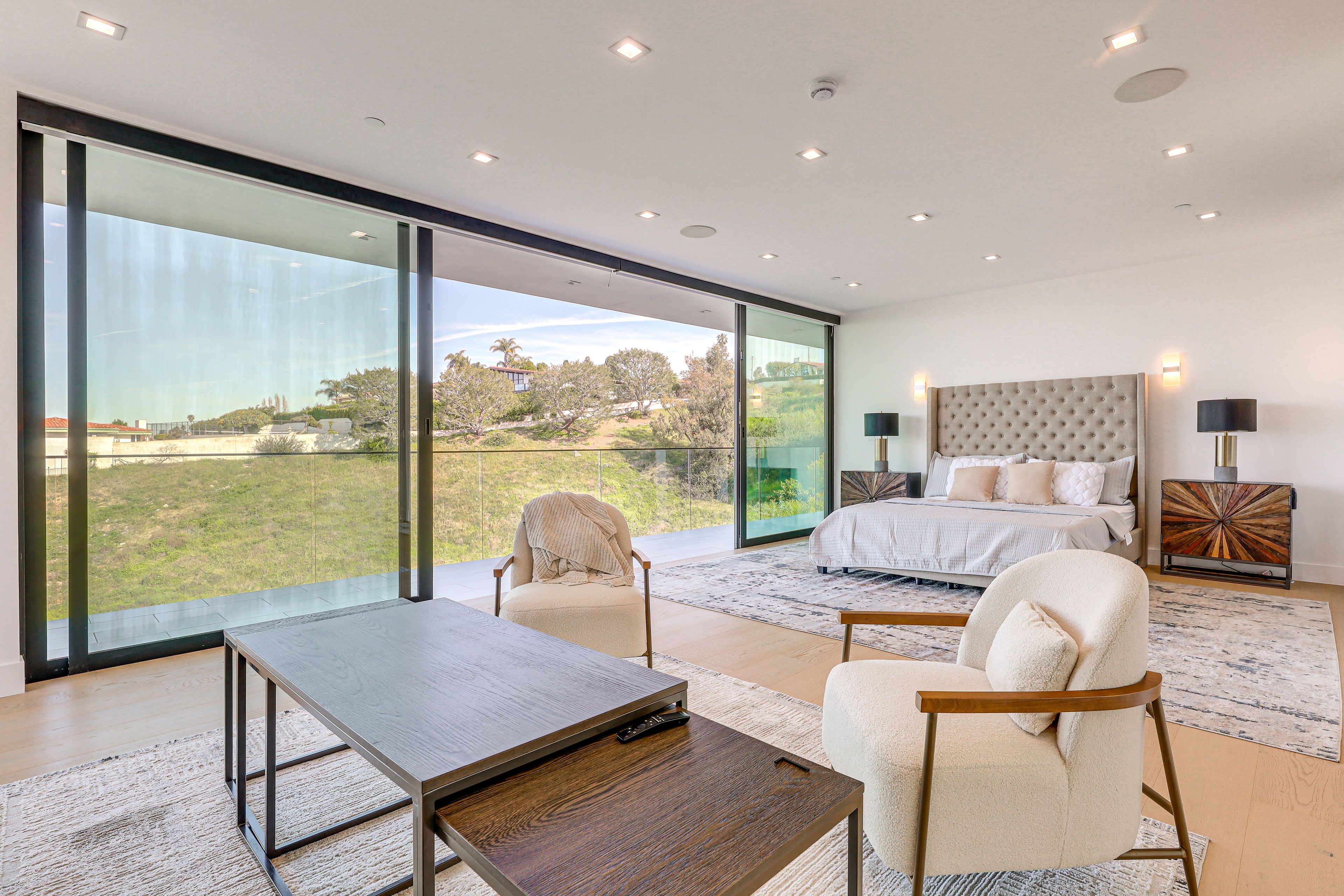 Bedroom 1 | King Bed | Middle Floor