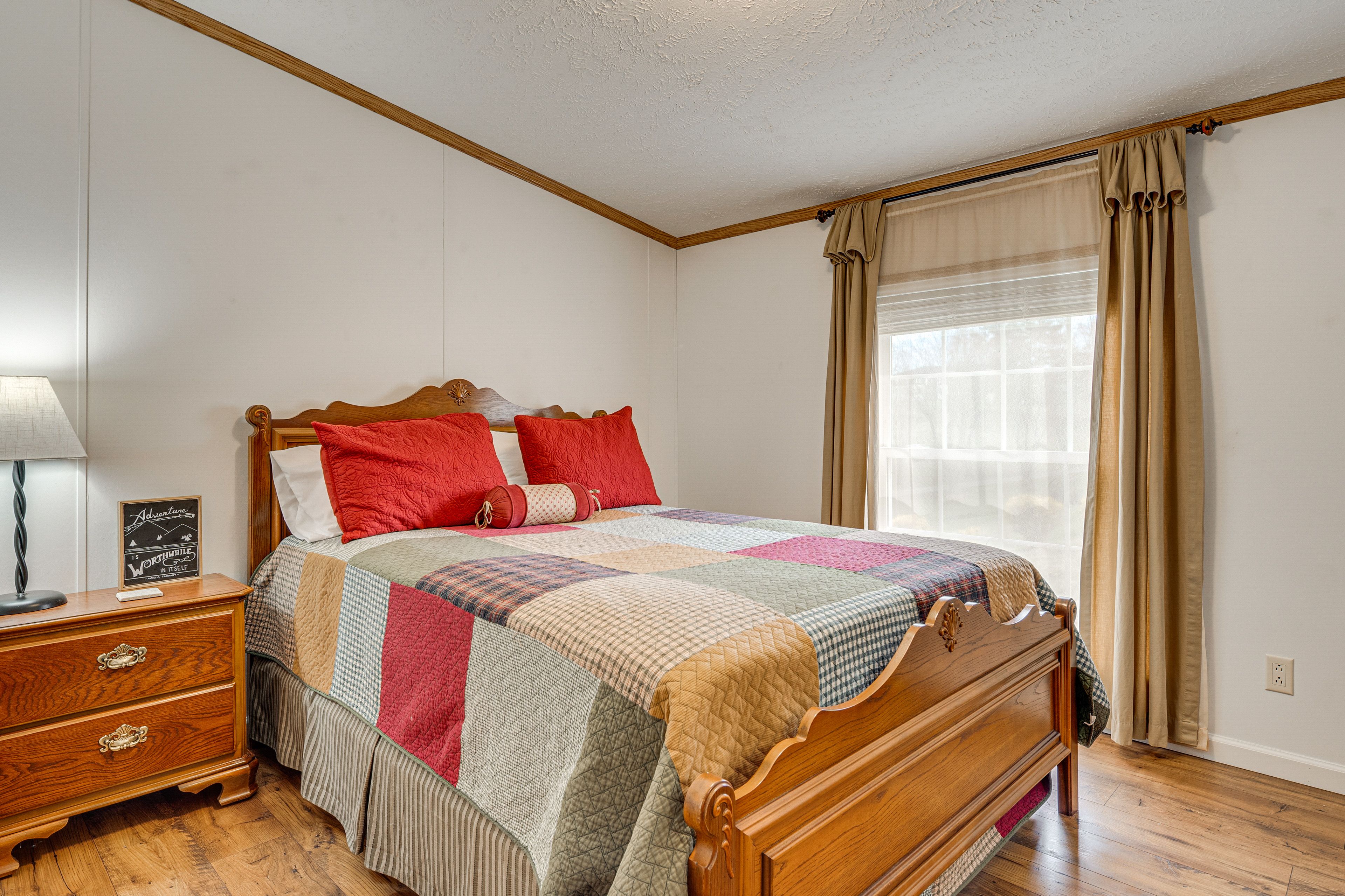 Bedroom 2 | Queen Bed