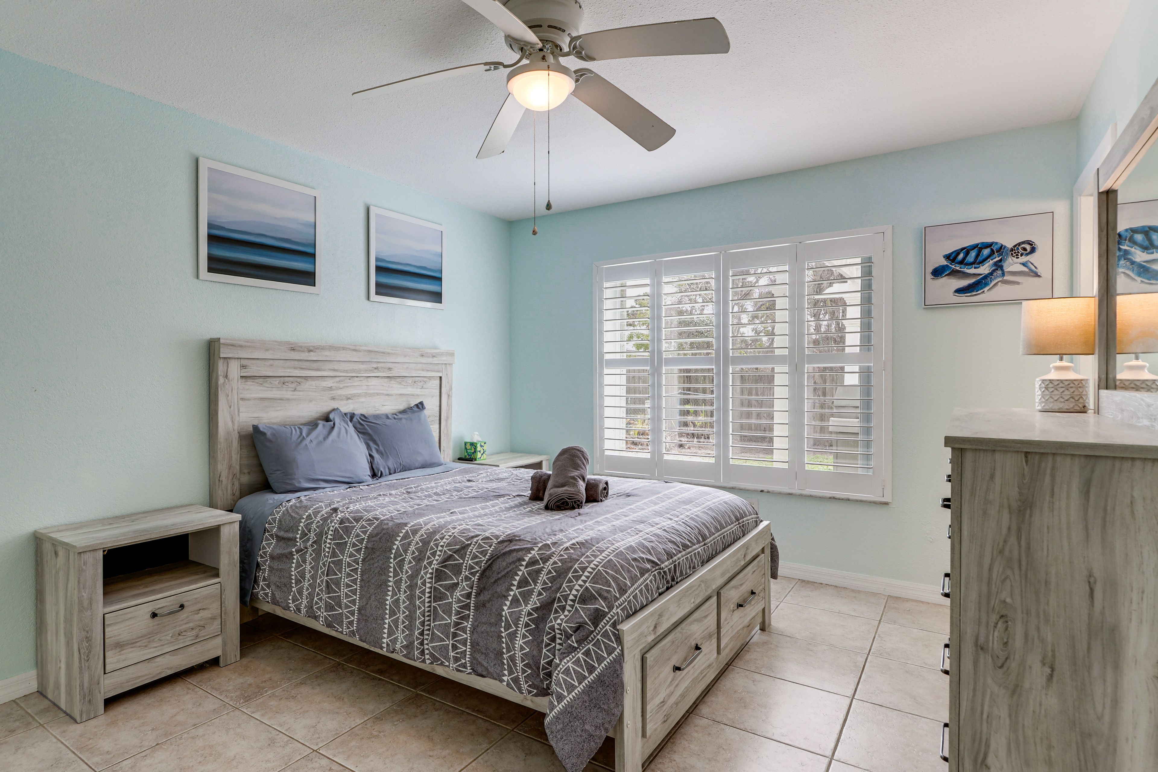 Bedroom 1 | Queen Bed
