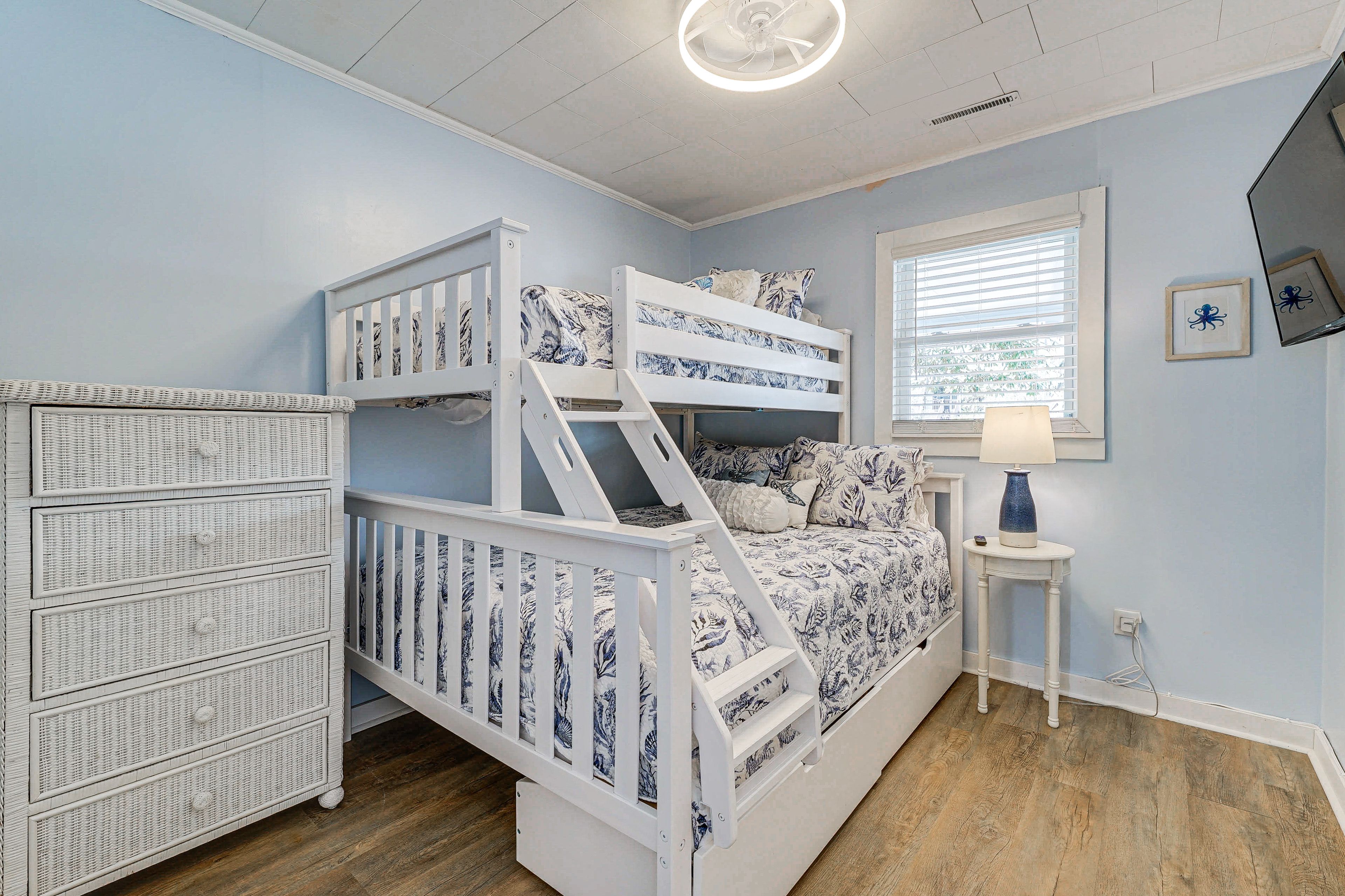 Bedroom 2 | Bunk Bed (Twin/Queen)