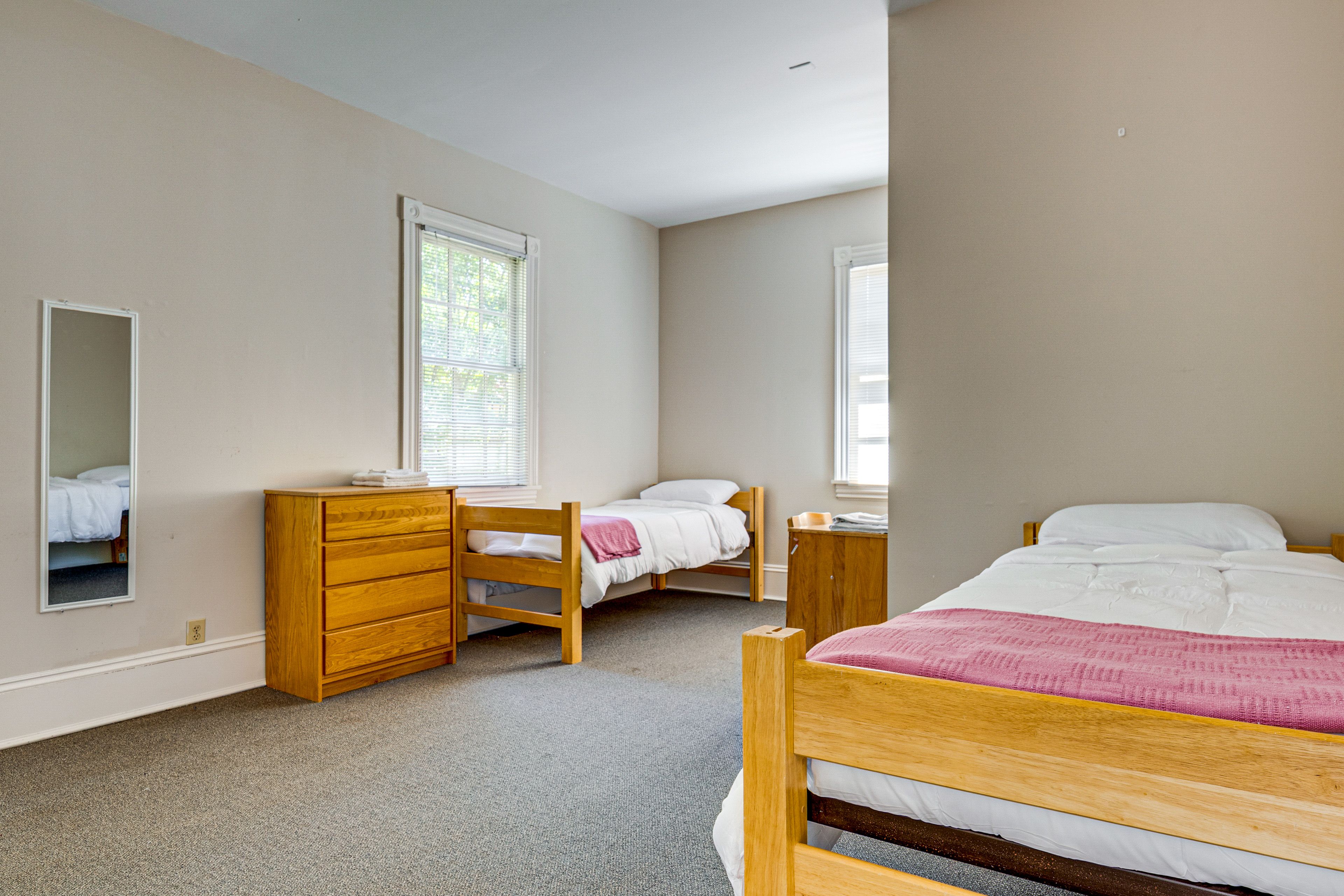 Bedroom | 2 Twin Beds | Desk