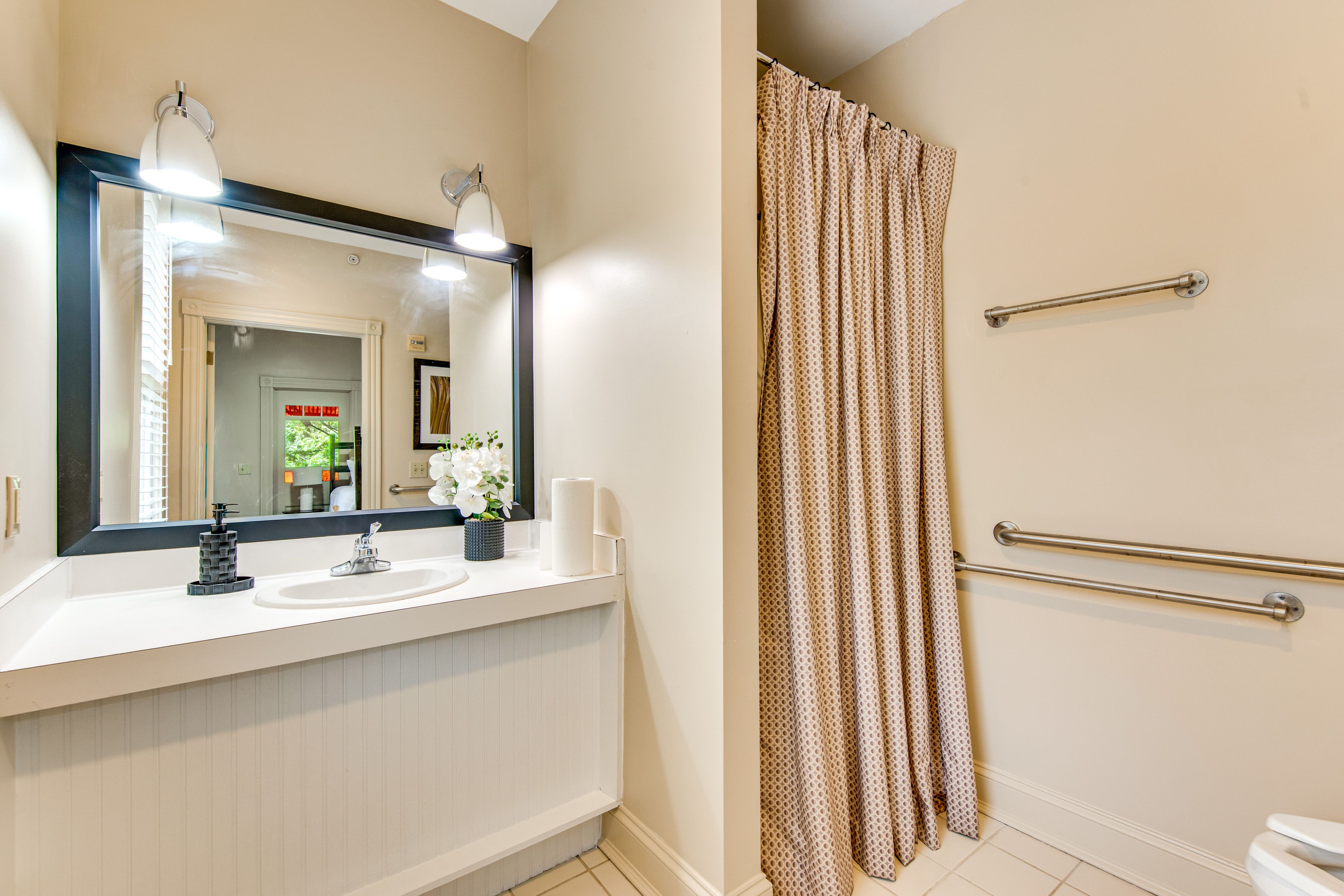 Bathroom | 1st Floor