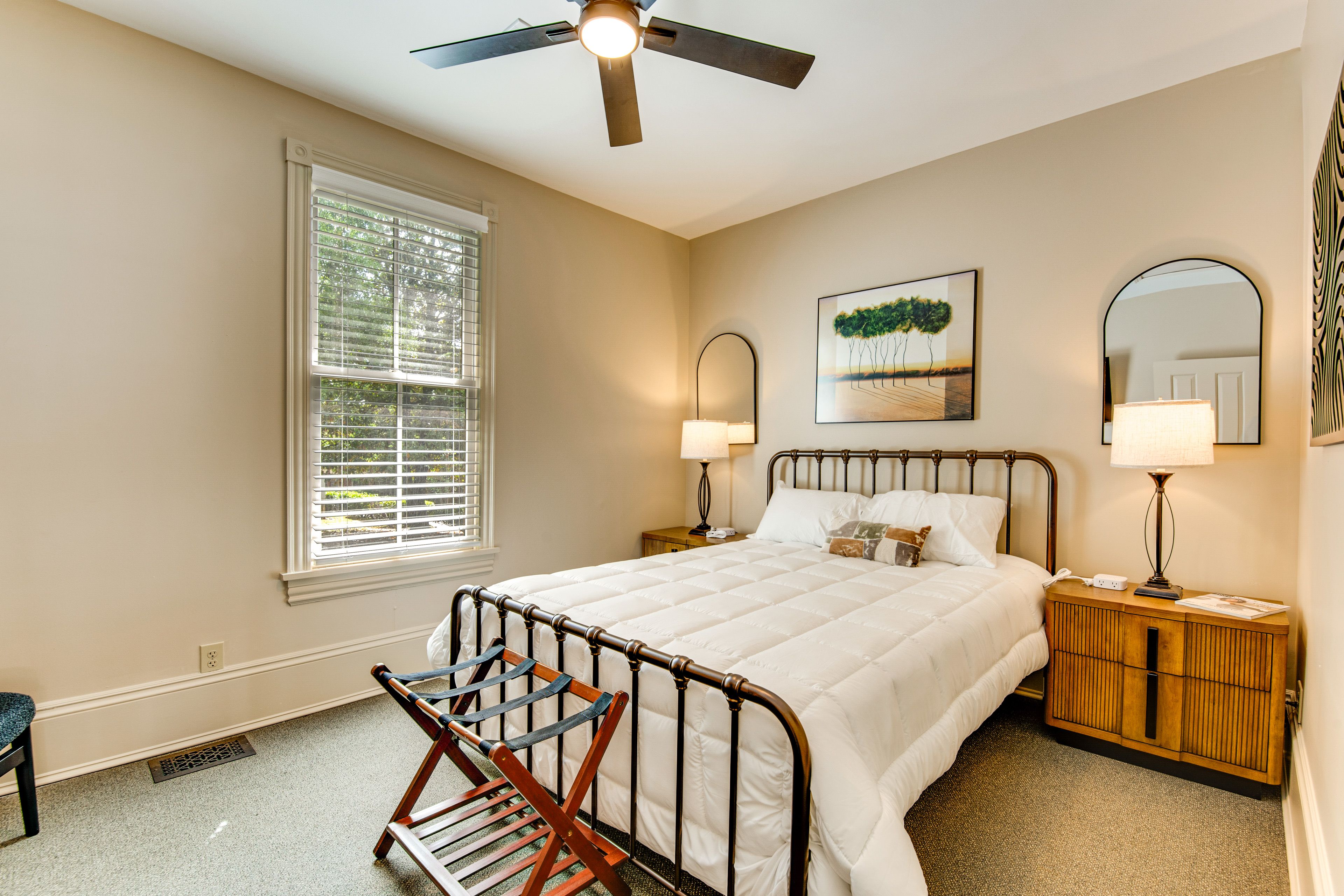 Bedroom 1 | Queen Bed | 1st Floor
