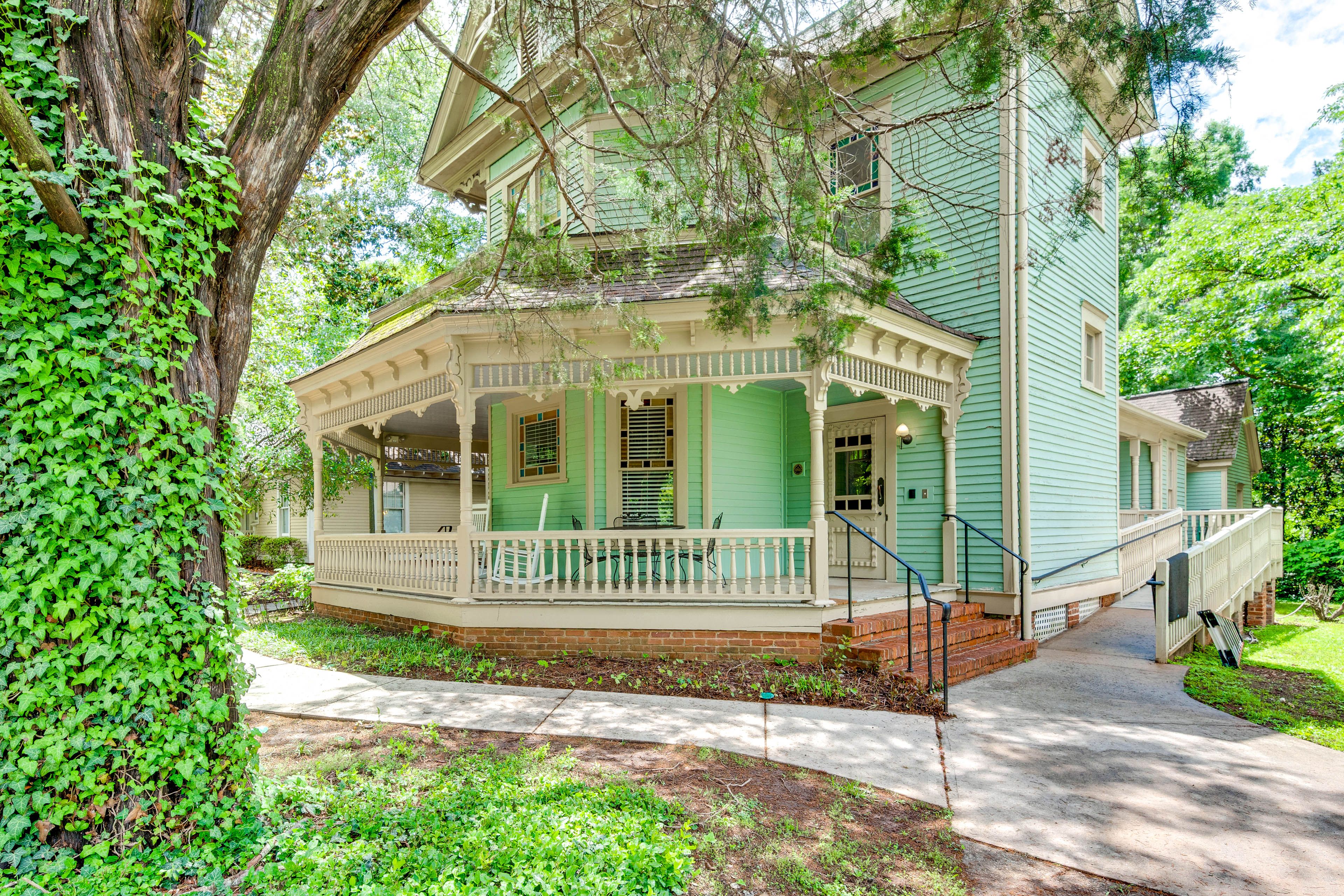 Decatur Vacation Rental | 6BR | 4BA | 3,002 Sq Ft