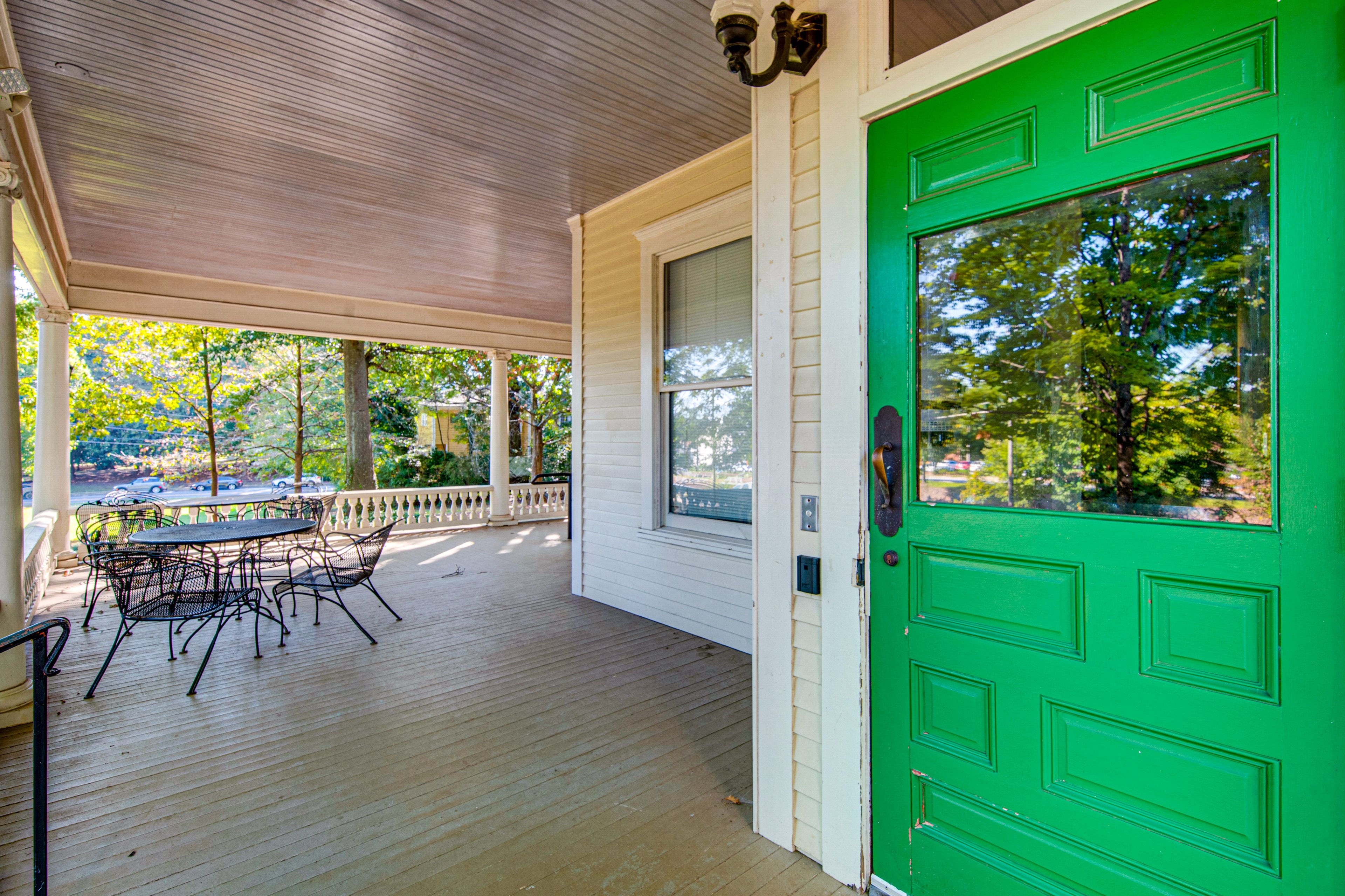 Covered Porch | Outdoor Dining | Private Yard