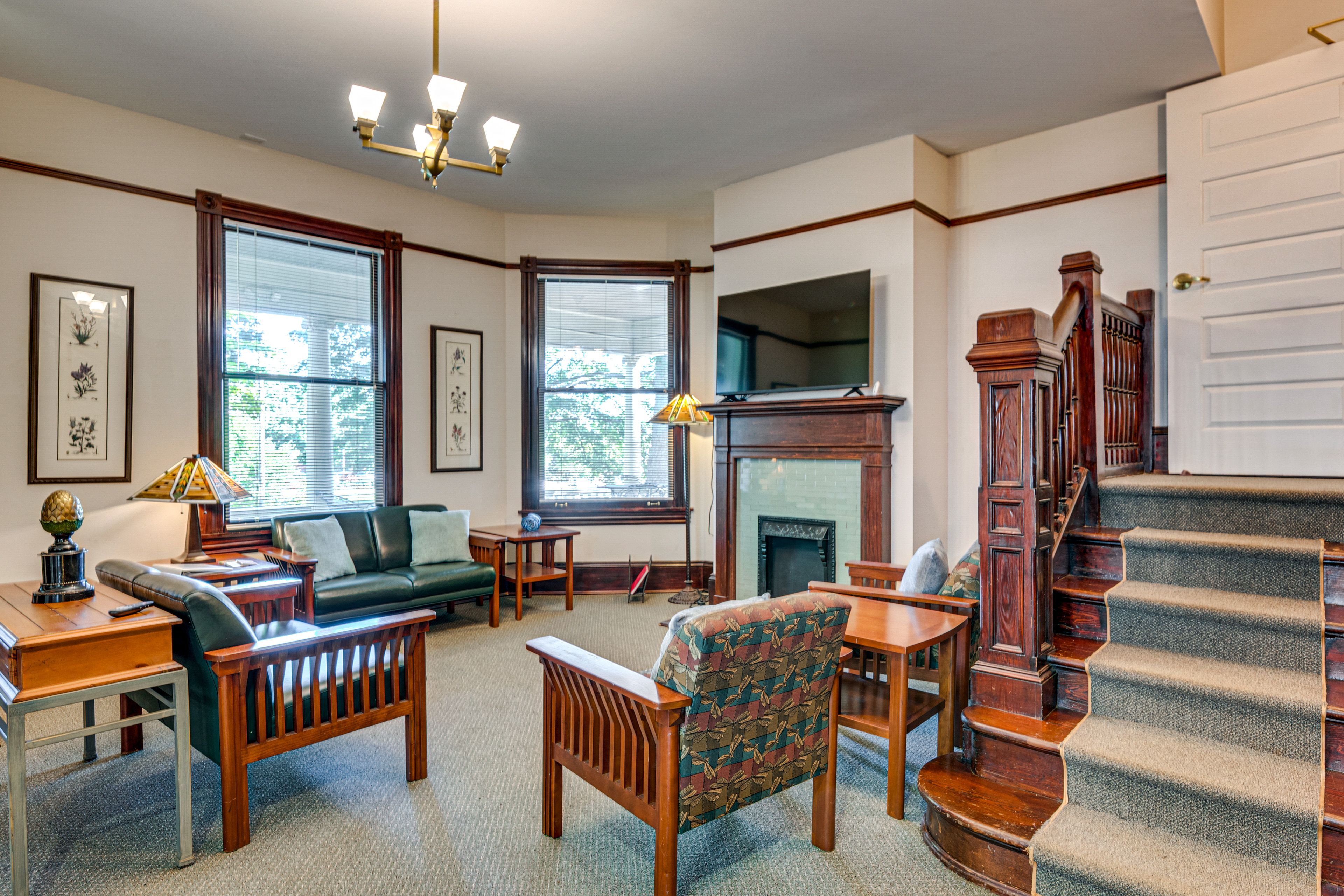 Living Room | Decorative Fireplace | 1st Floor