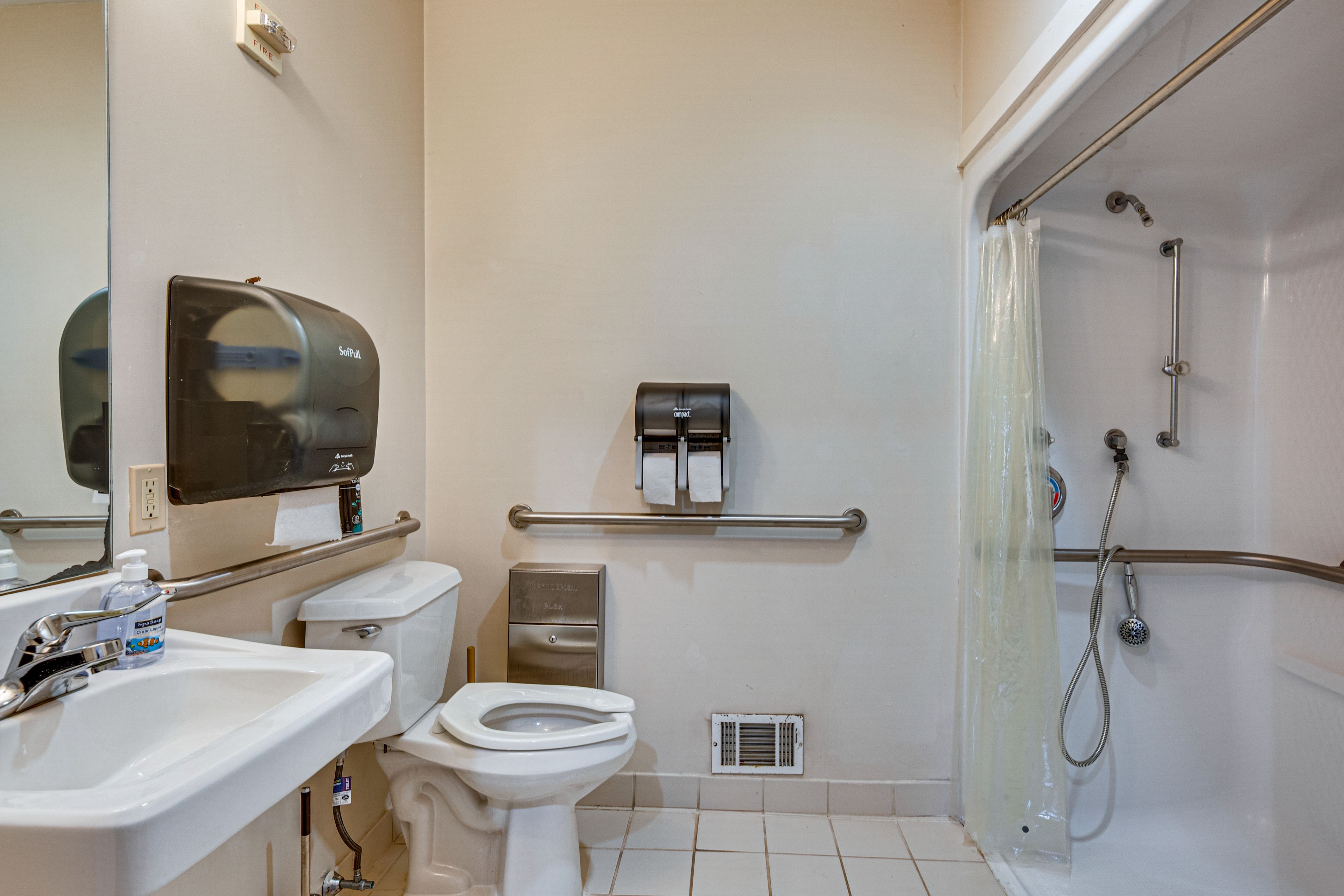 Full Bathroom | Towels & Linens Provided