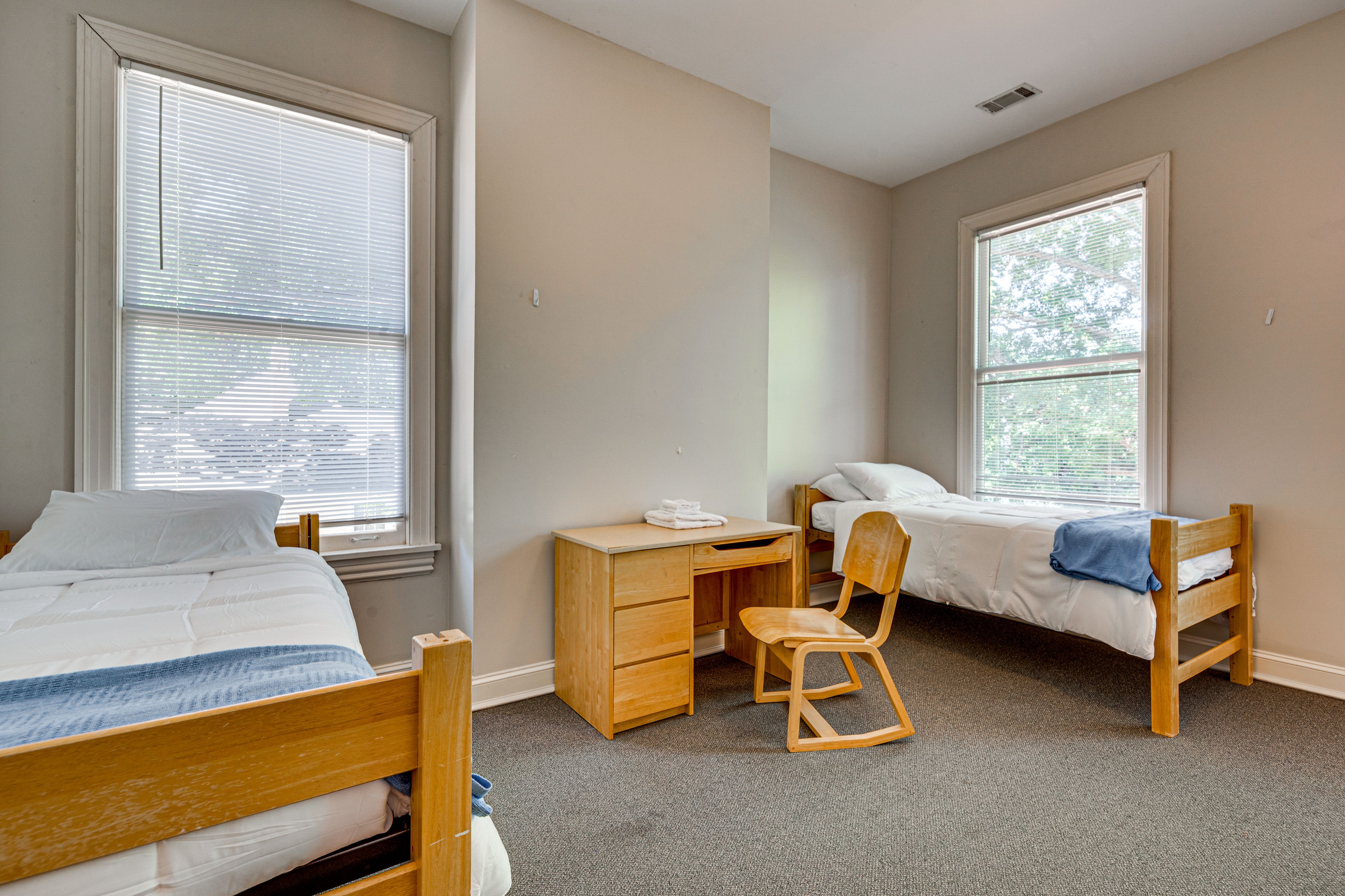 Bedroom | 2 Twin Beds | Desk