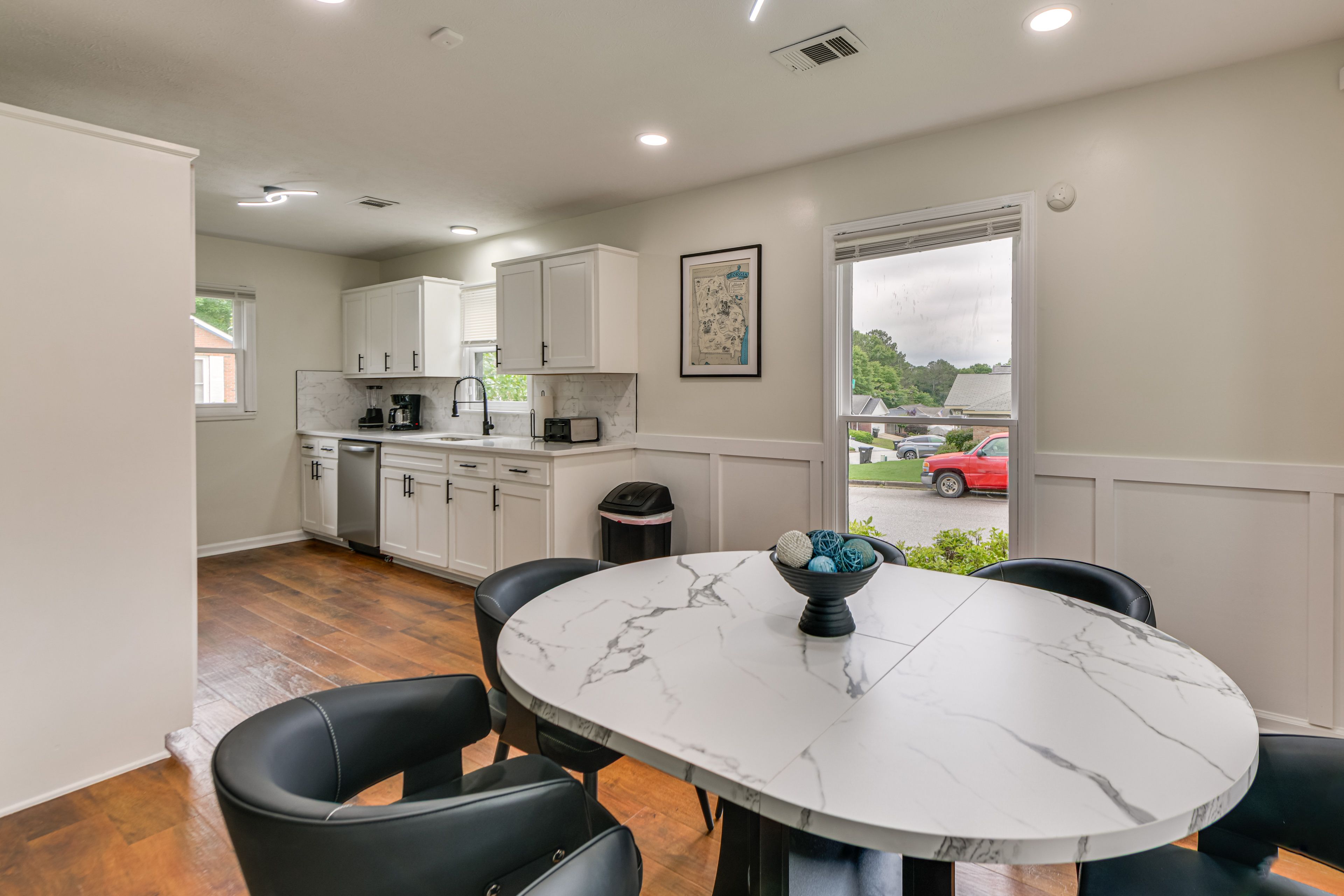 Kitchen | Dining Area