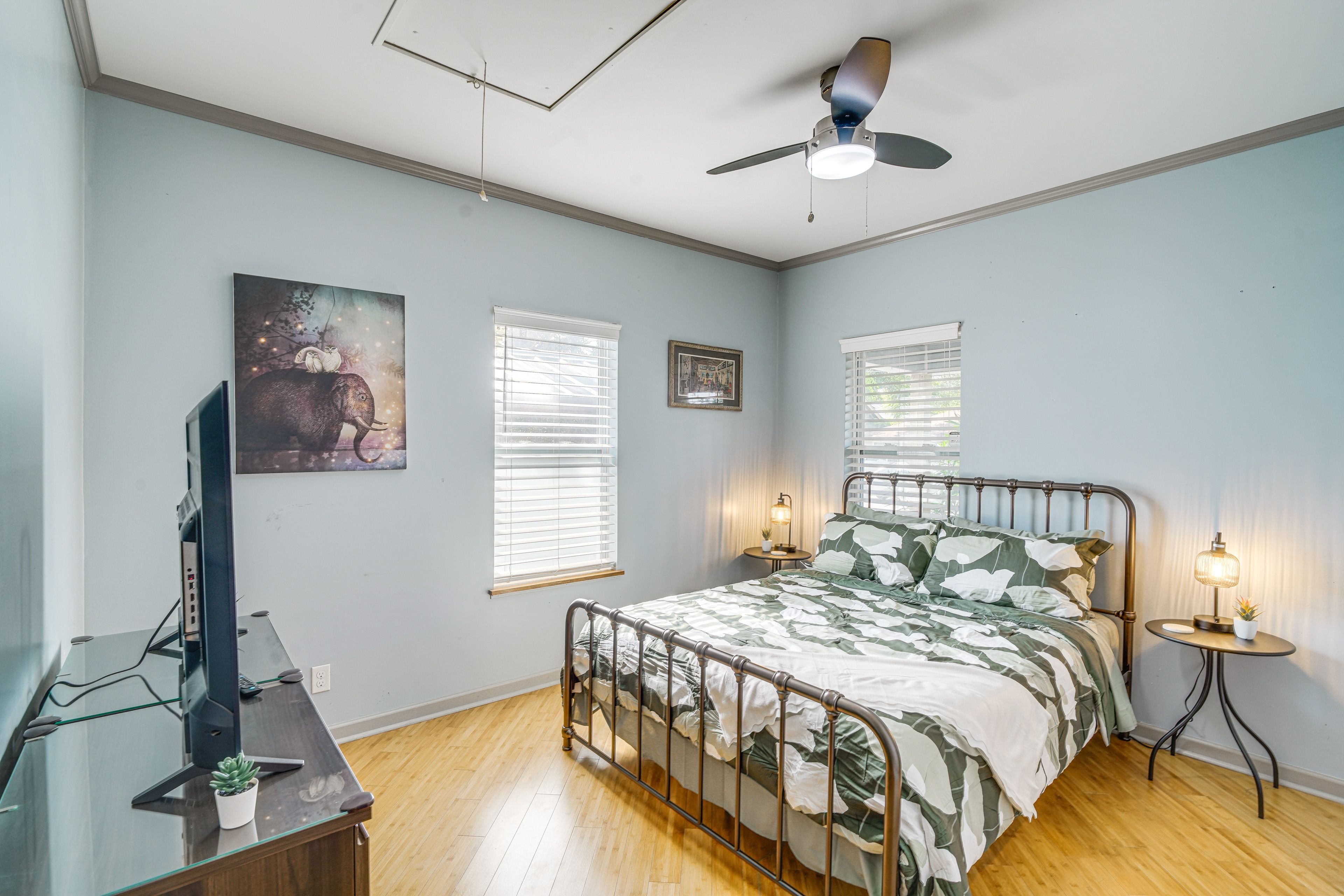 Bedroom 1 | Queen Bed