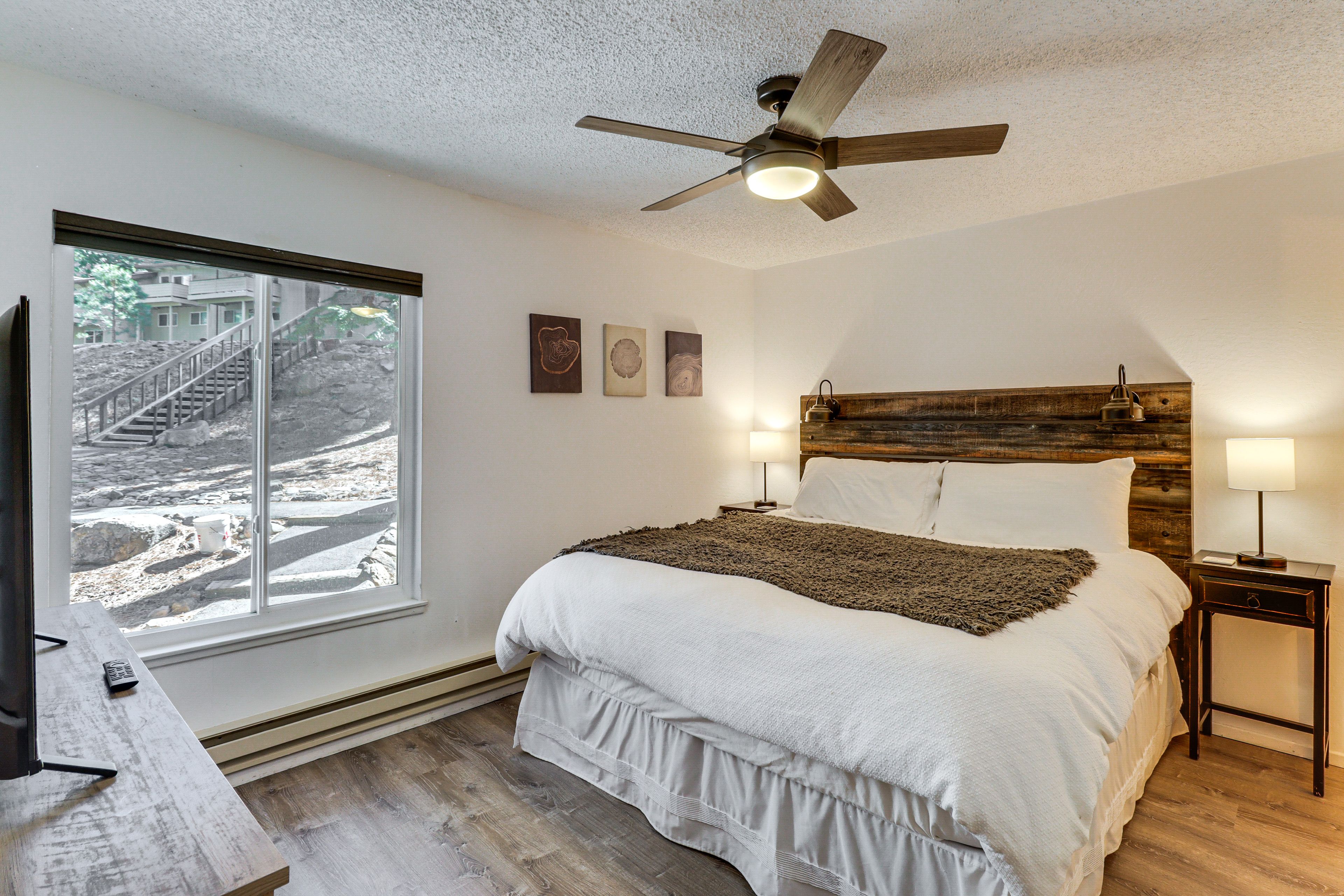 Bedroom 1 | King Bed | 1st Floor