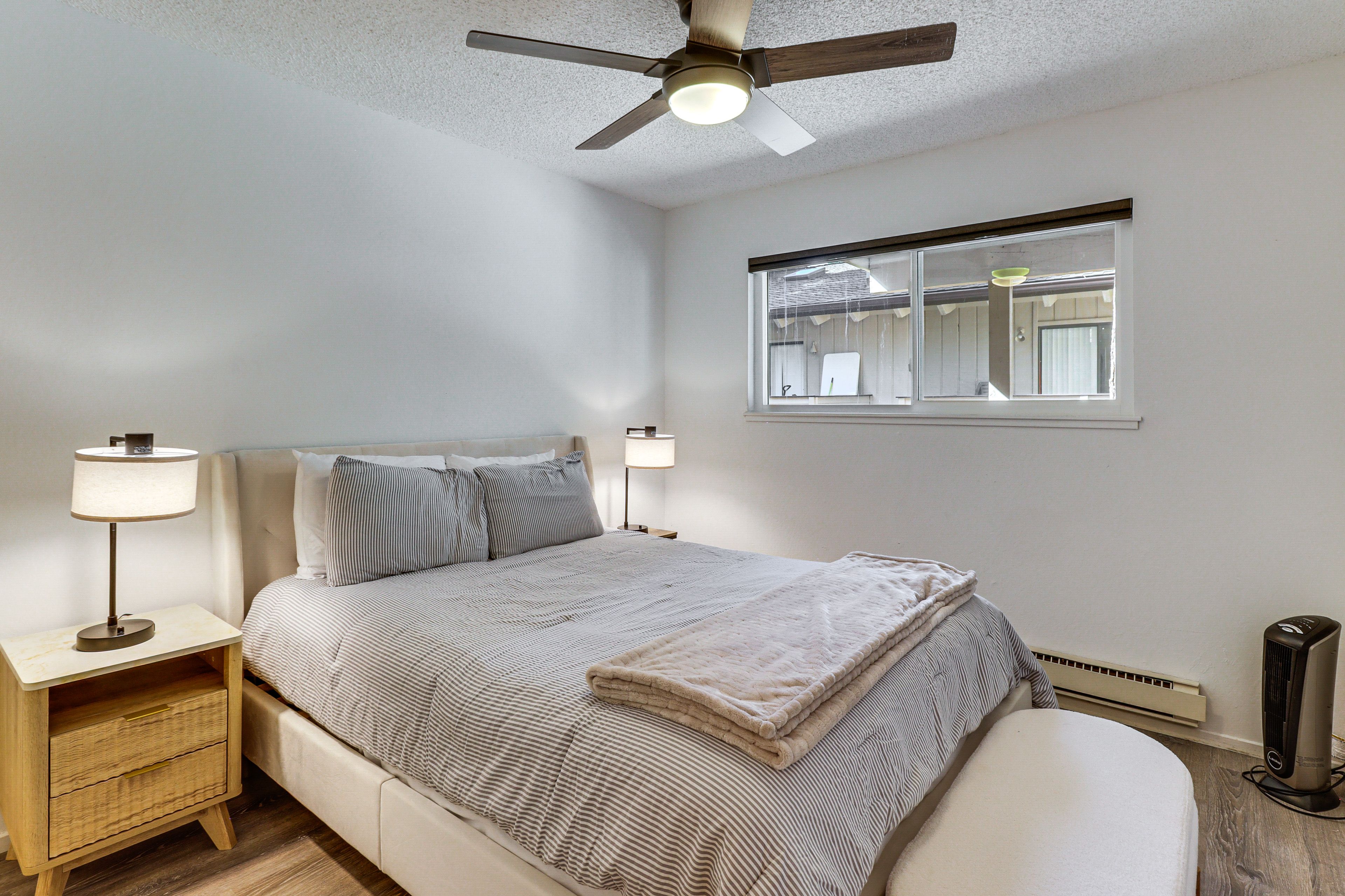 Bedroom 2 | Queen Bed | 1st Floor