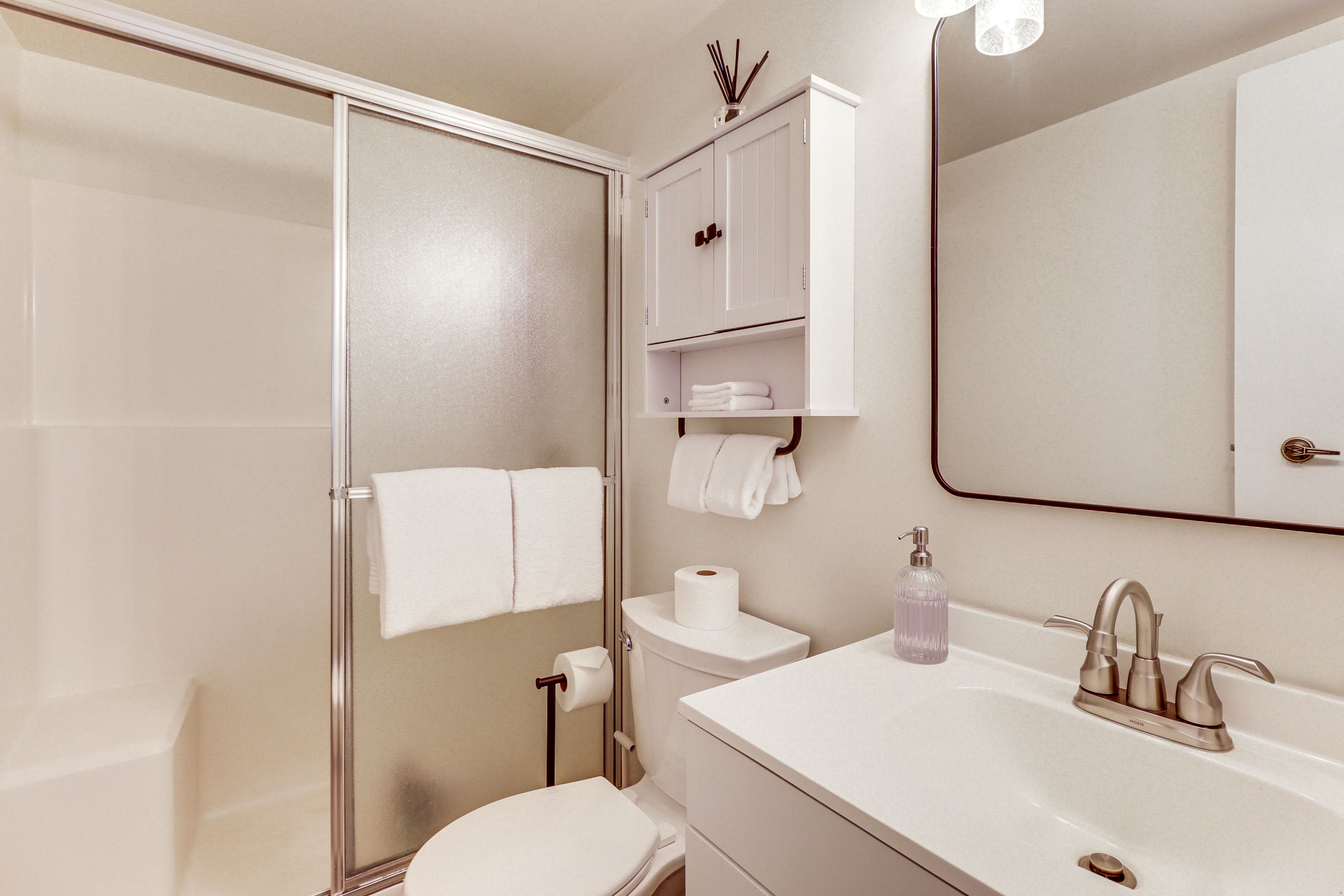 Full Bathroom | 1st Floor