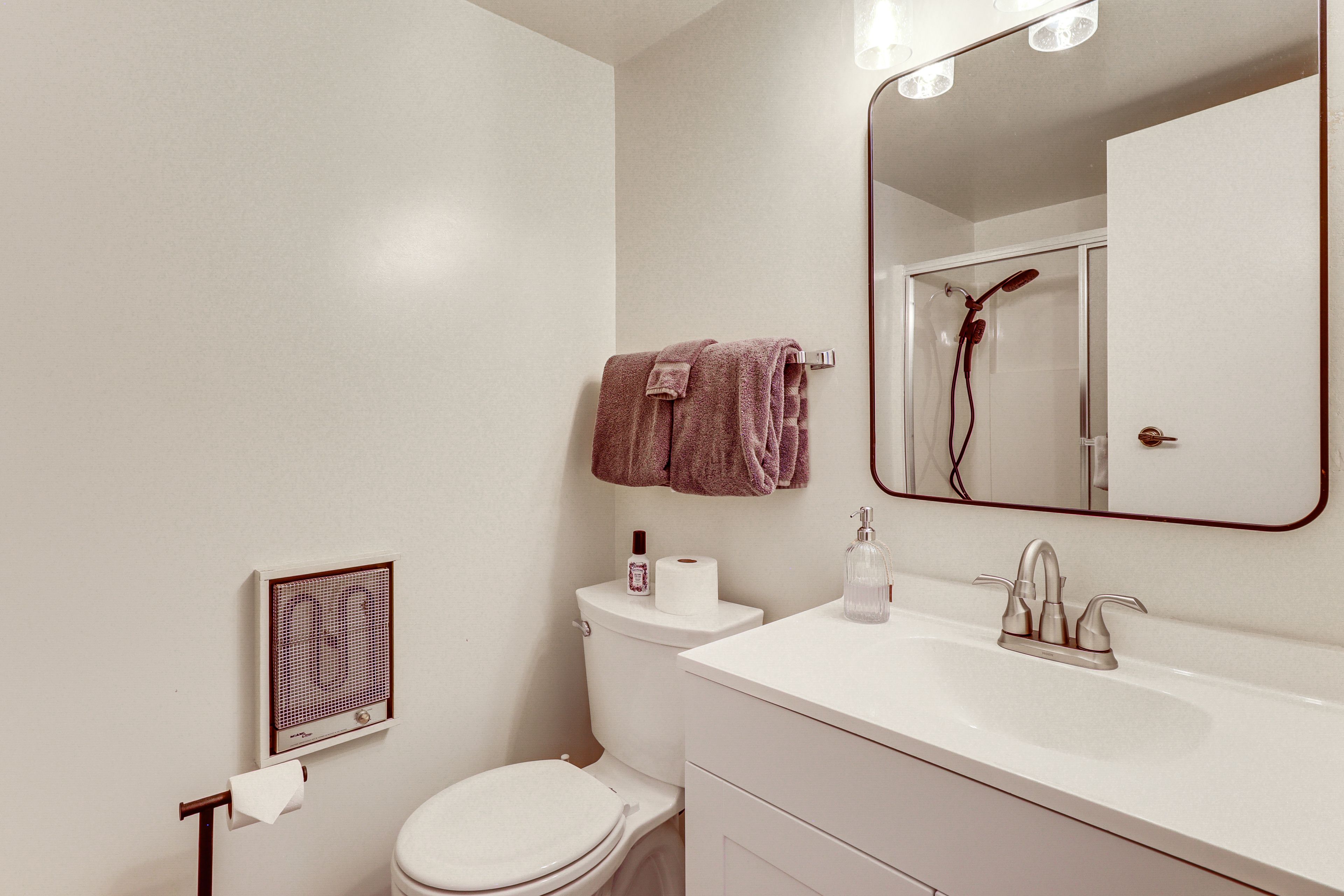 Full Bathroom | 1st Floor