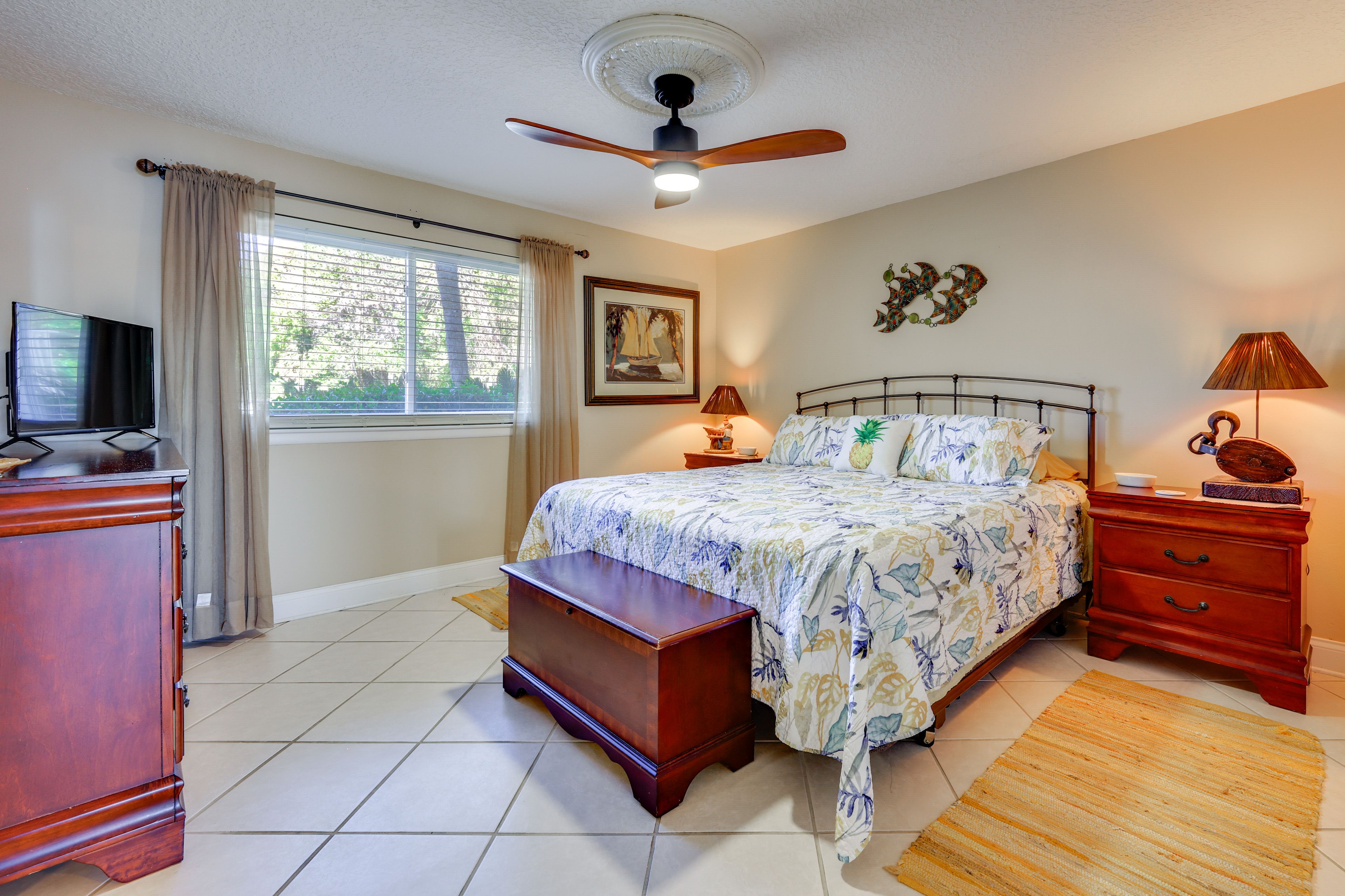 Bedroom 1 | King Bed