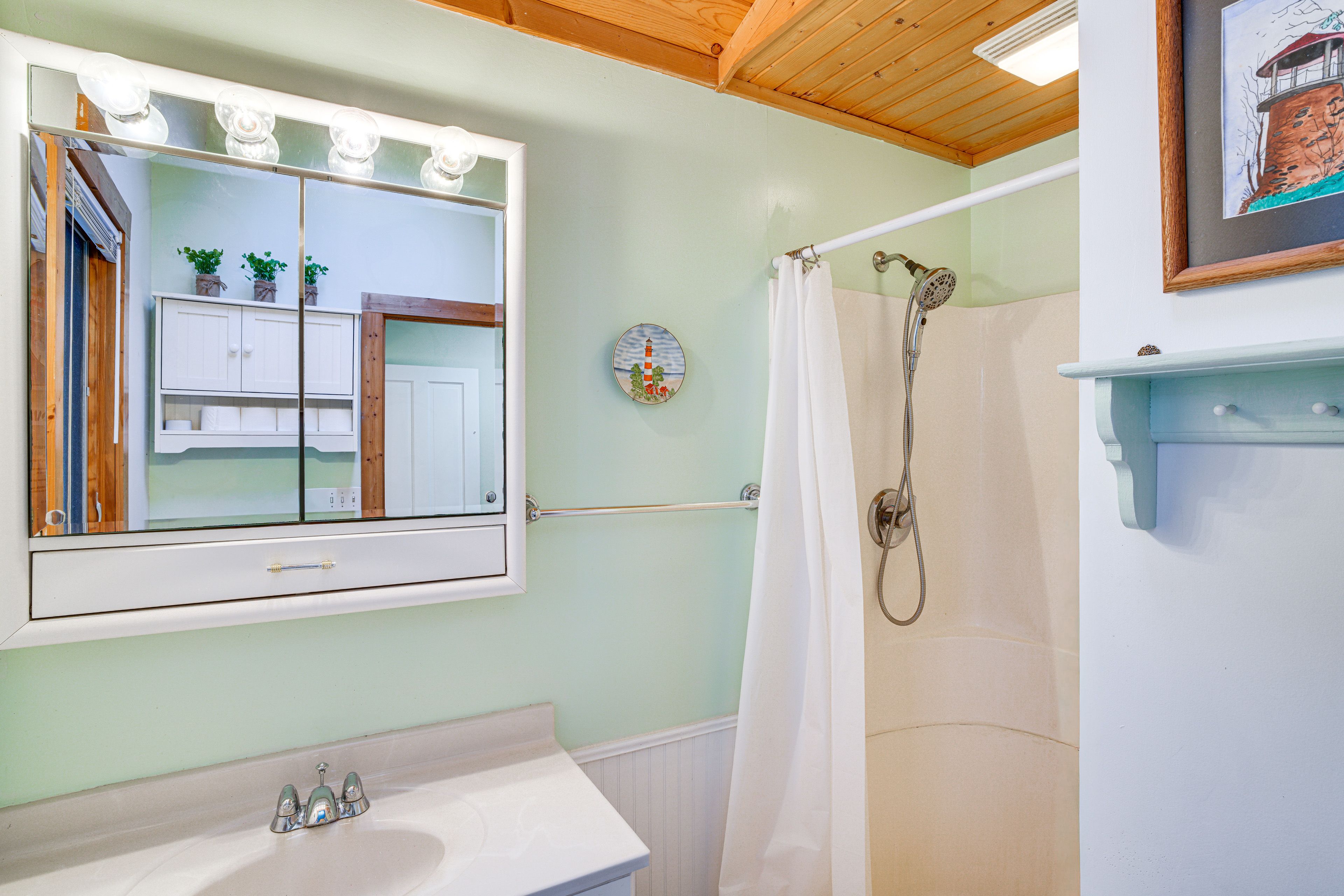 Full Bathroom | 2nd Floor