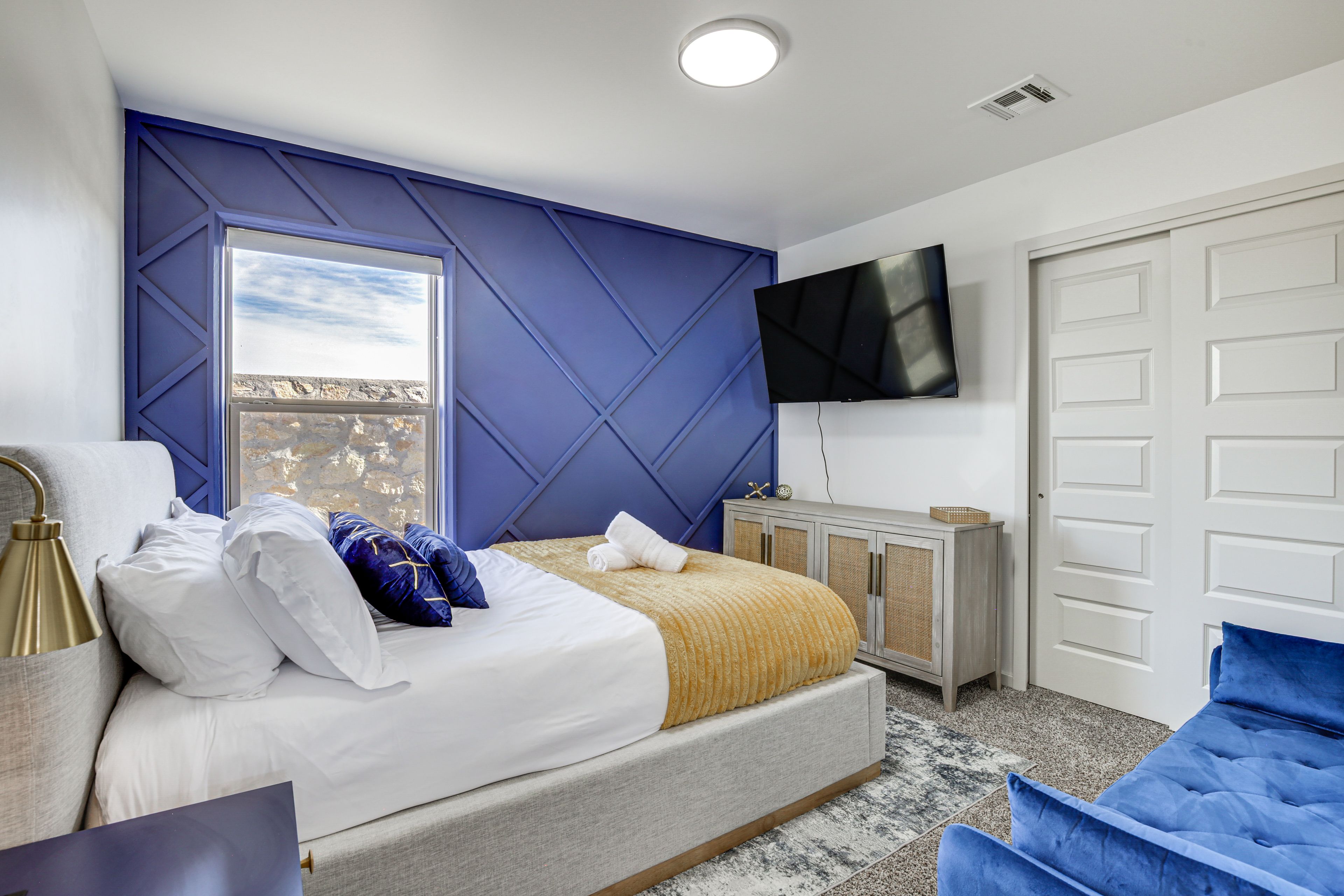 Bedroom 2 | Queen Bed