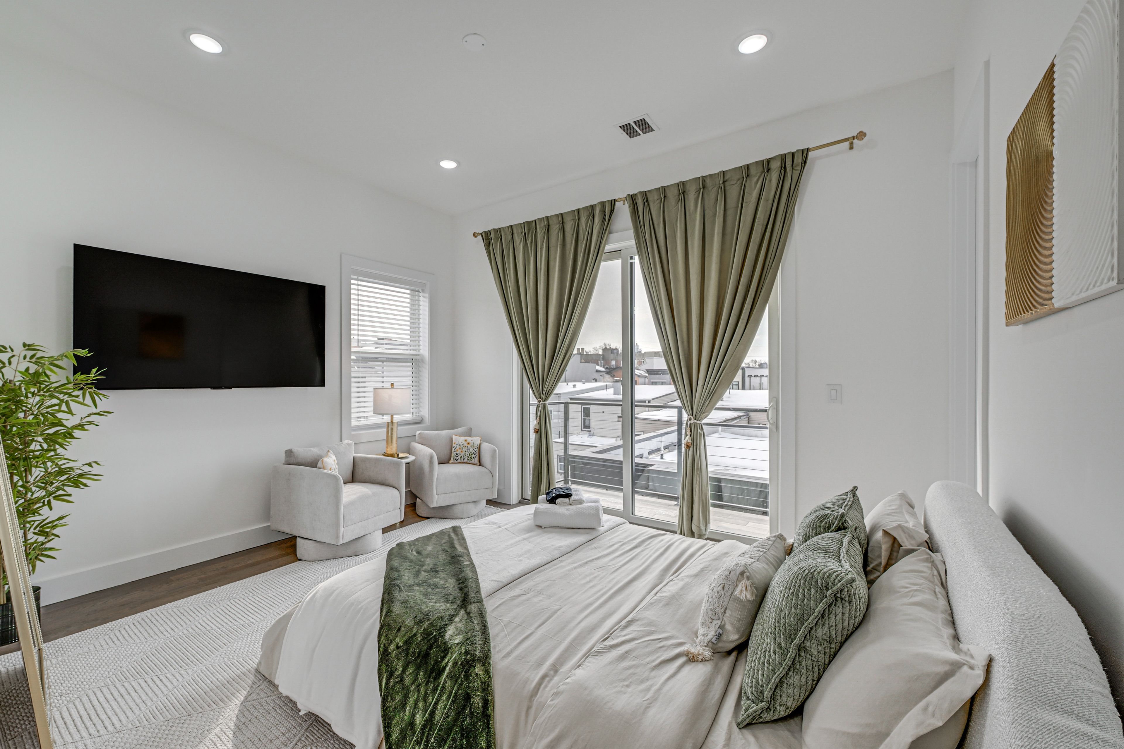 Bedroom 1 | Queen Bed | 3rd Level