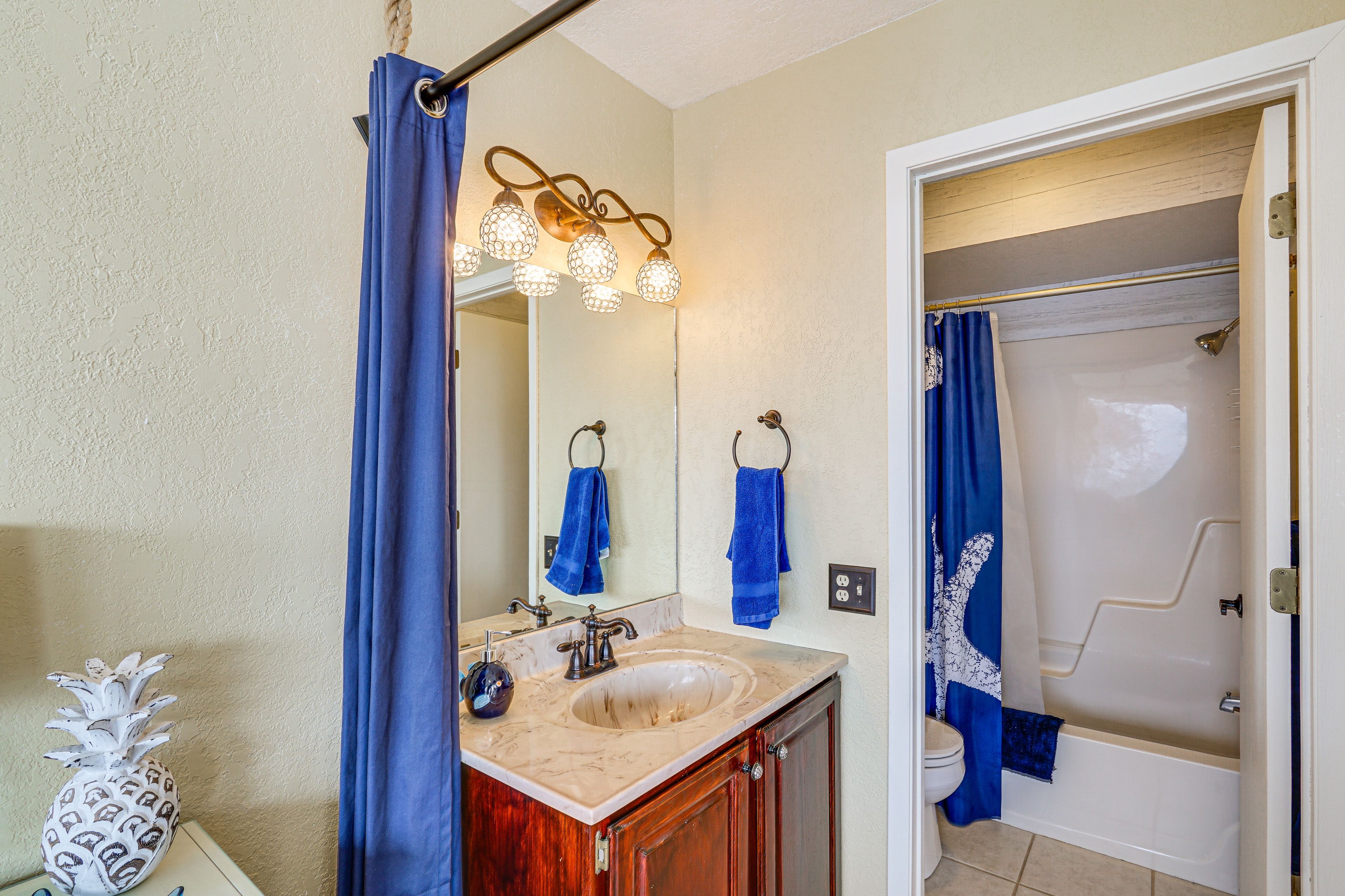 Bathroom | 1st Floor