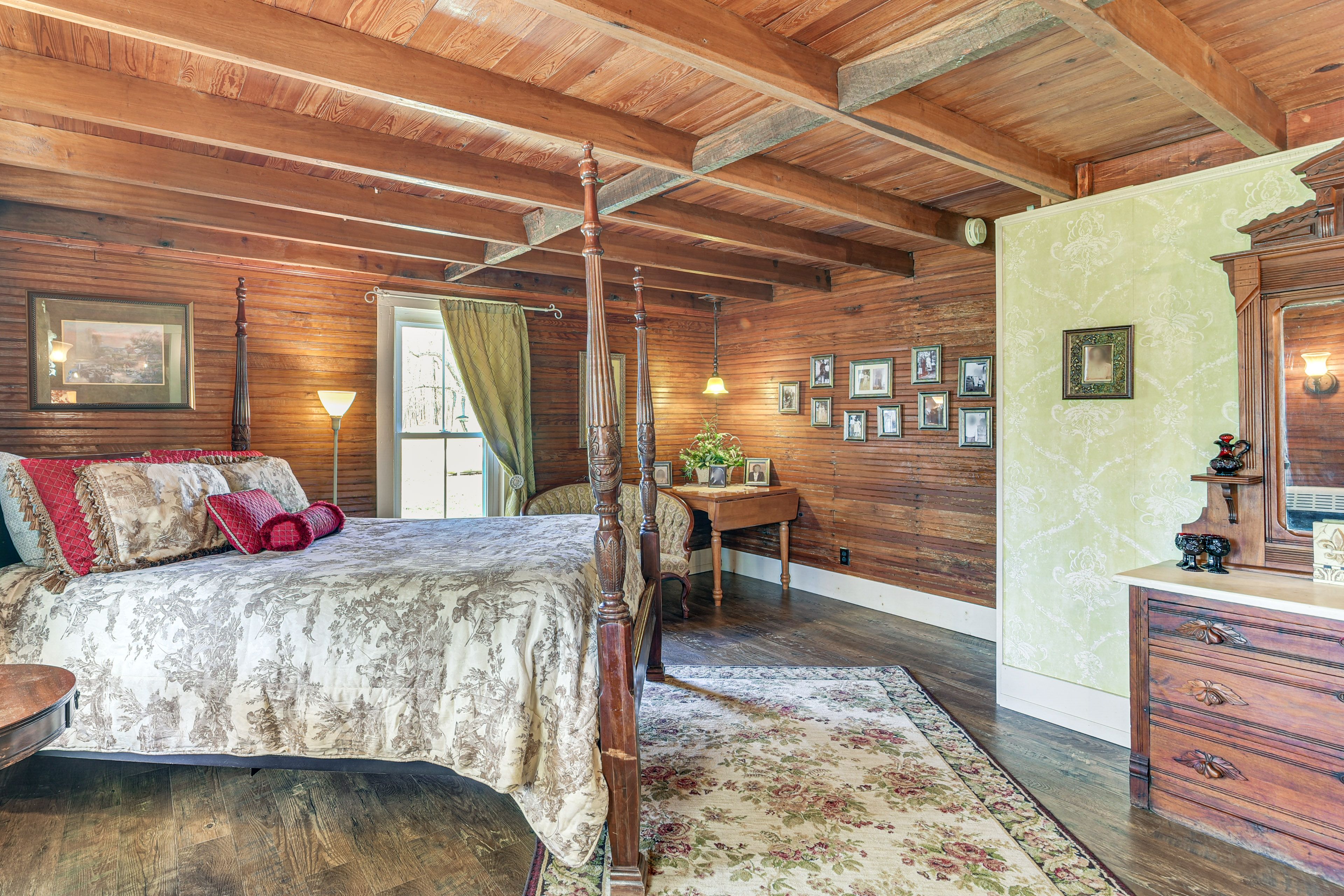 Bedroom 1 | Main Level | Queen Bed