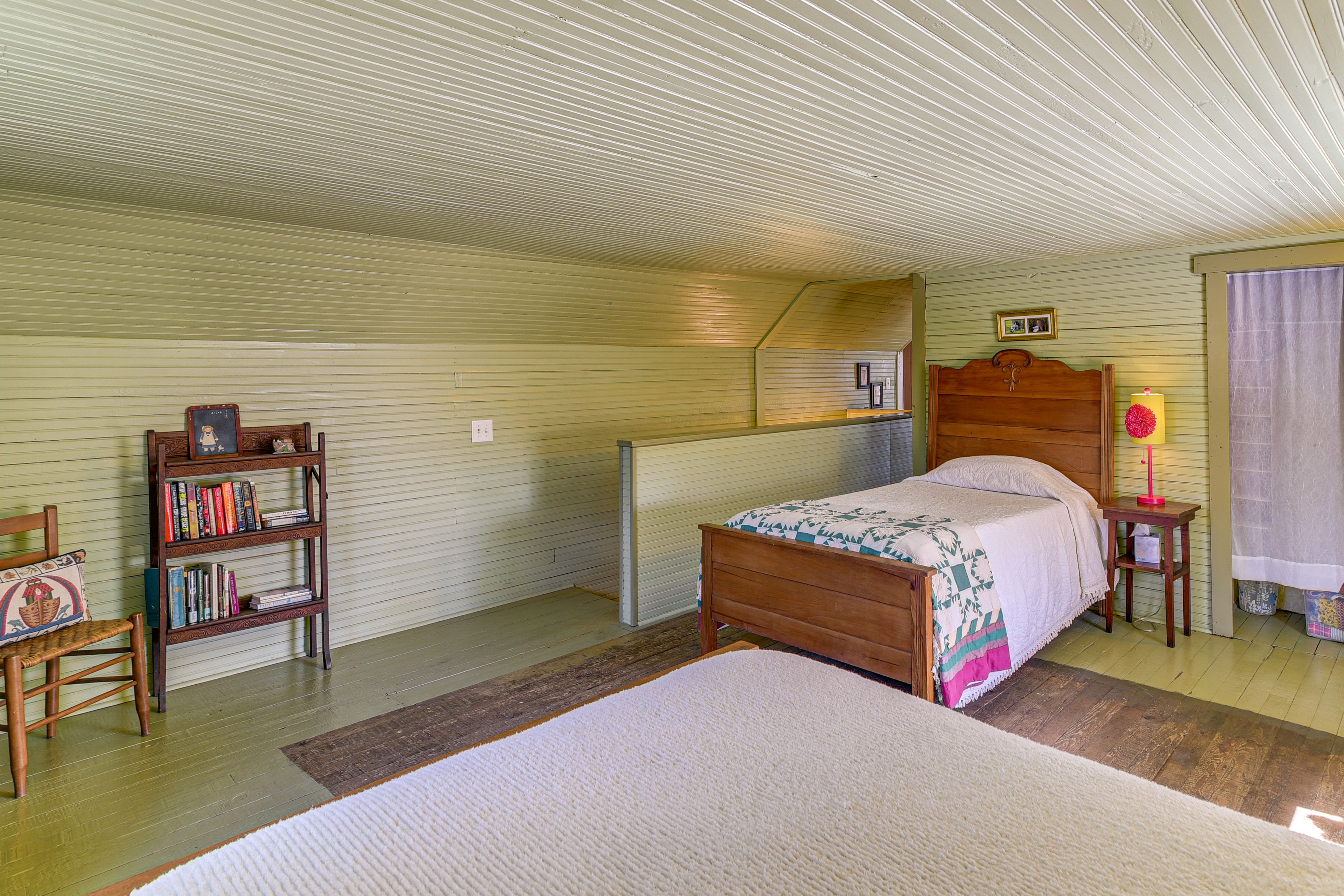 Bedroom 2 | Upper Level | Full Bed | Twin Bed