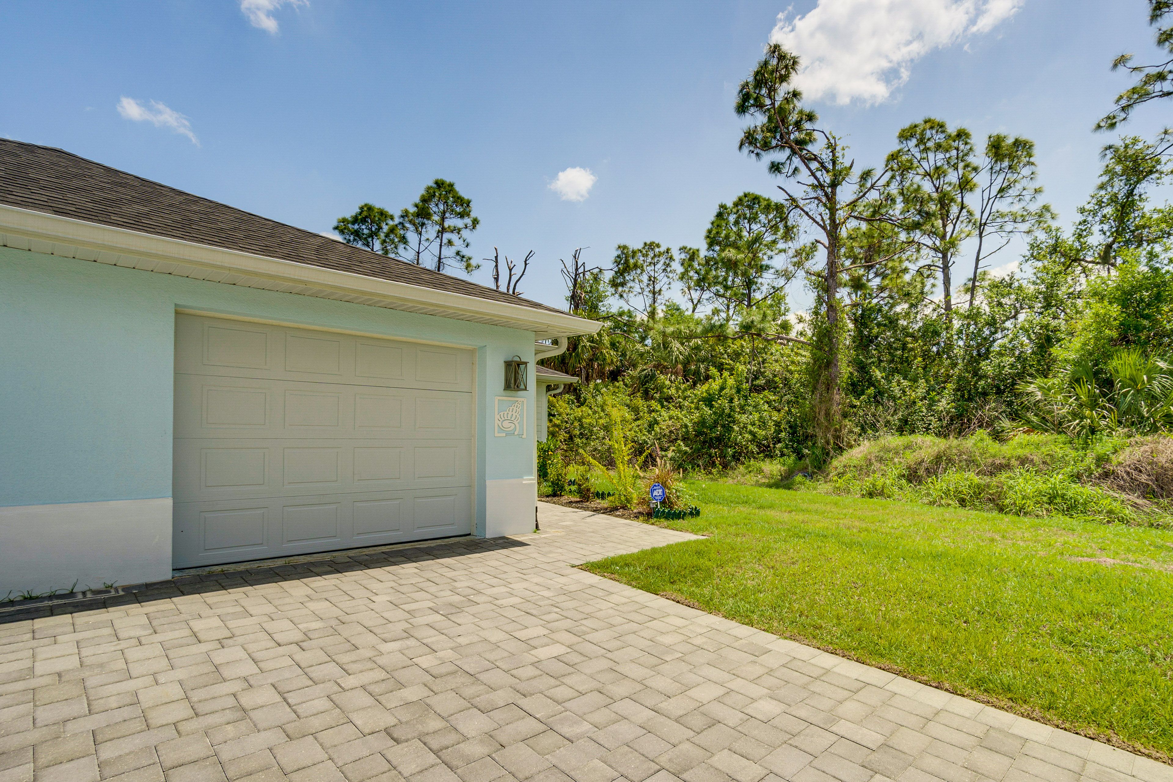 Parking | Garage (1 Vehicle) | Shared Driveway (2-3 Vehicles)