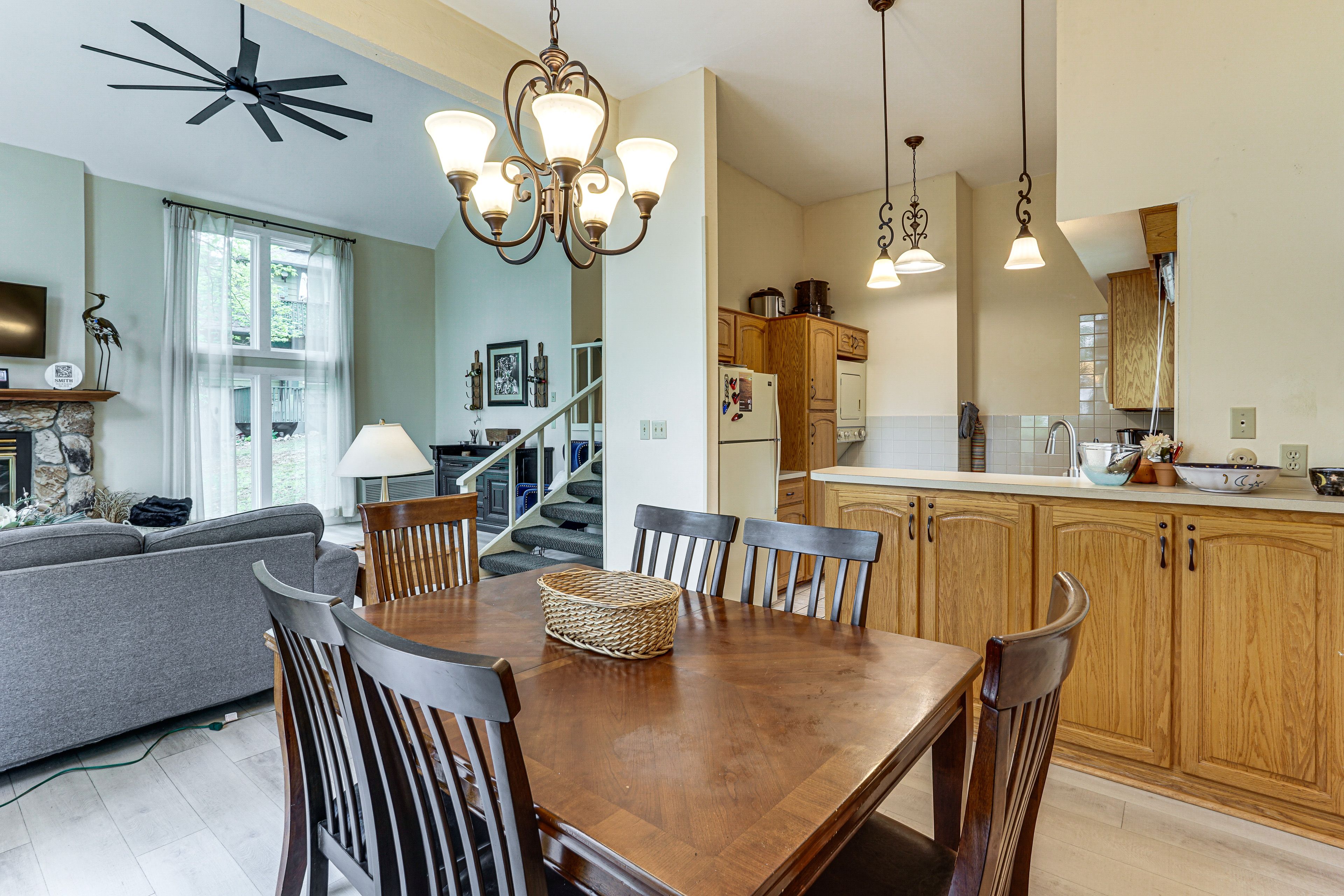 Dining Area | Dishes & Flatware Provided | Main Floor