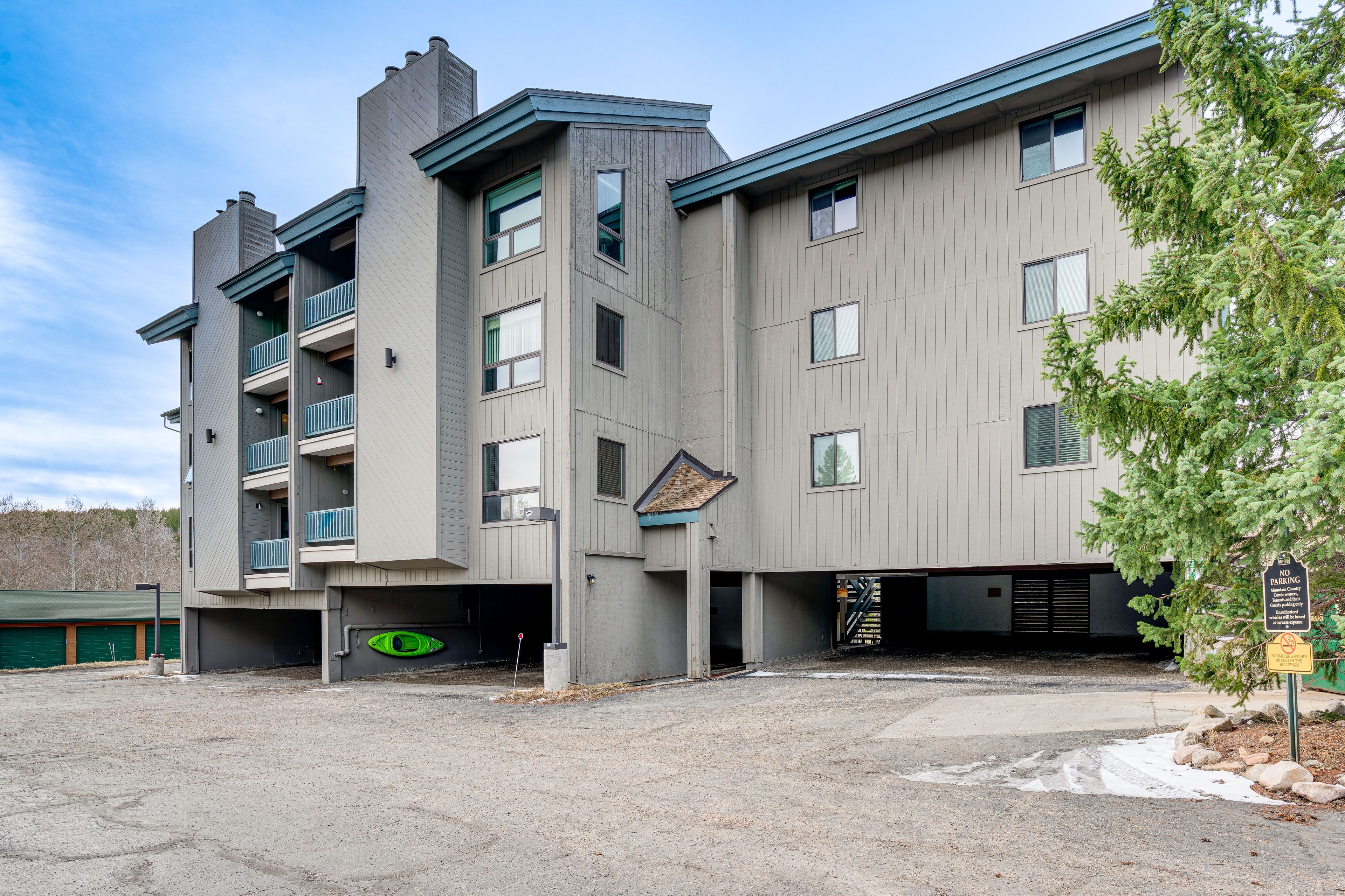 Parking | Community Parking Lot (2 Vehicles, Tandem)