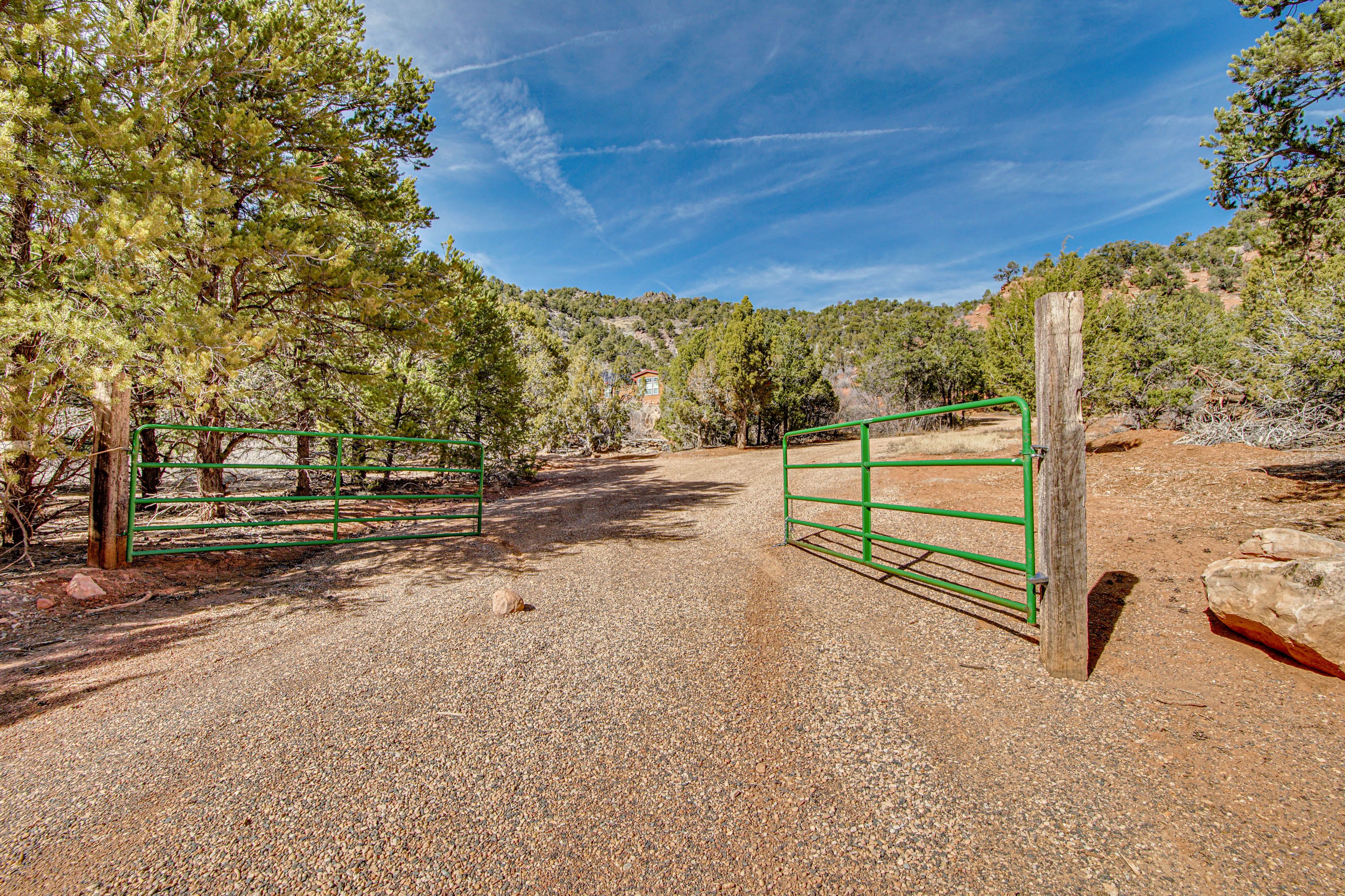 Parking | Gravel Driveway (3 Vehicles)