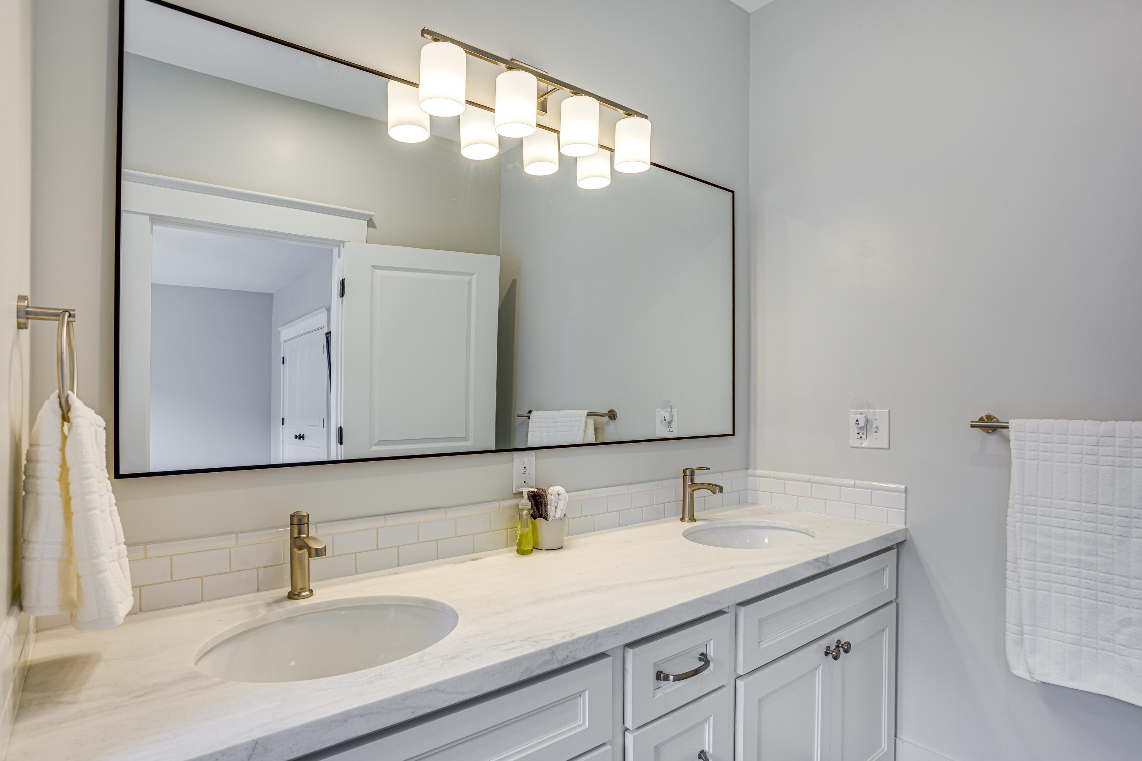 Full Bathroom | 1st Floor