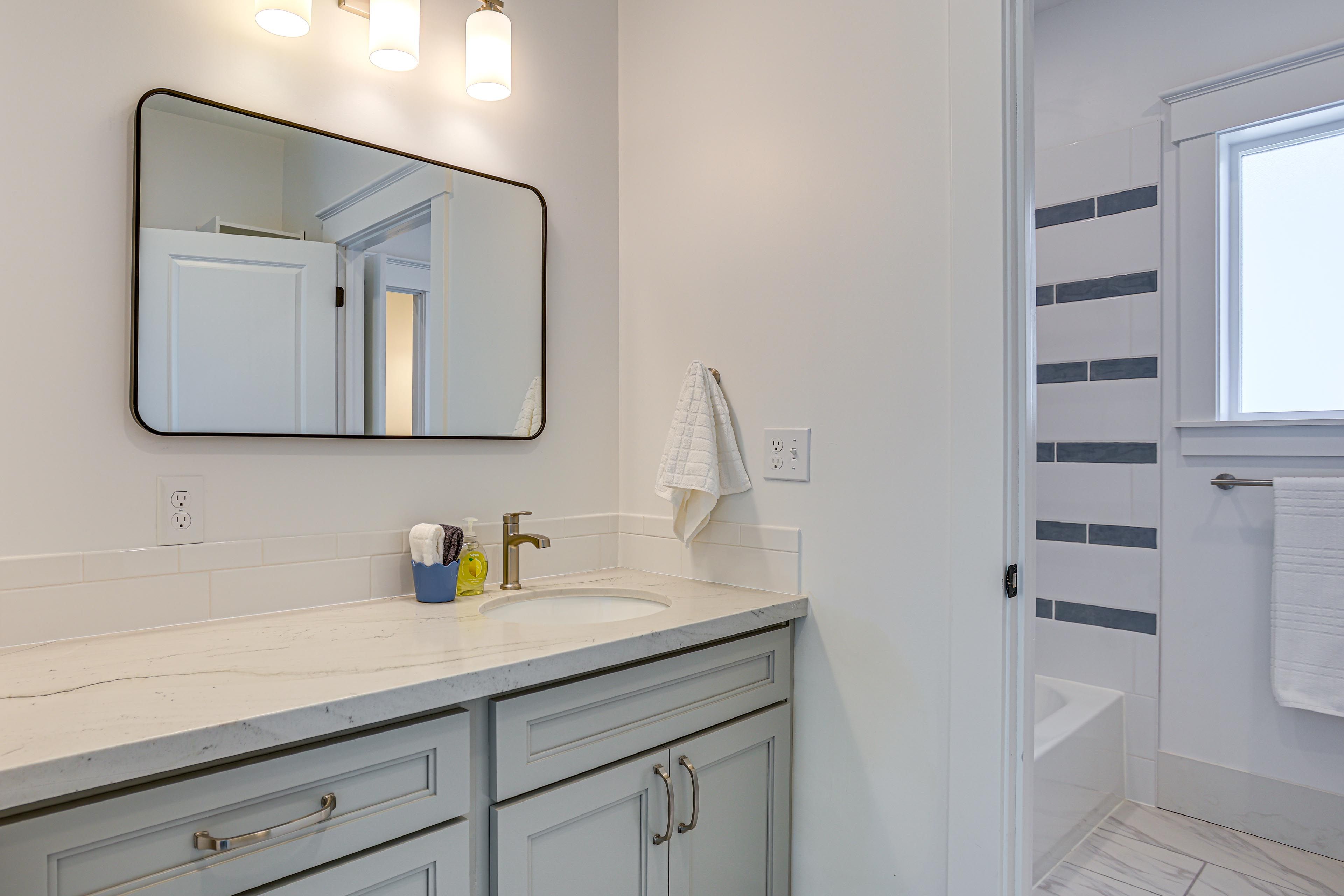 Full Bathroom | 2nd Floor