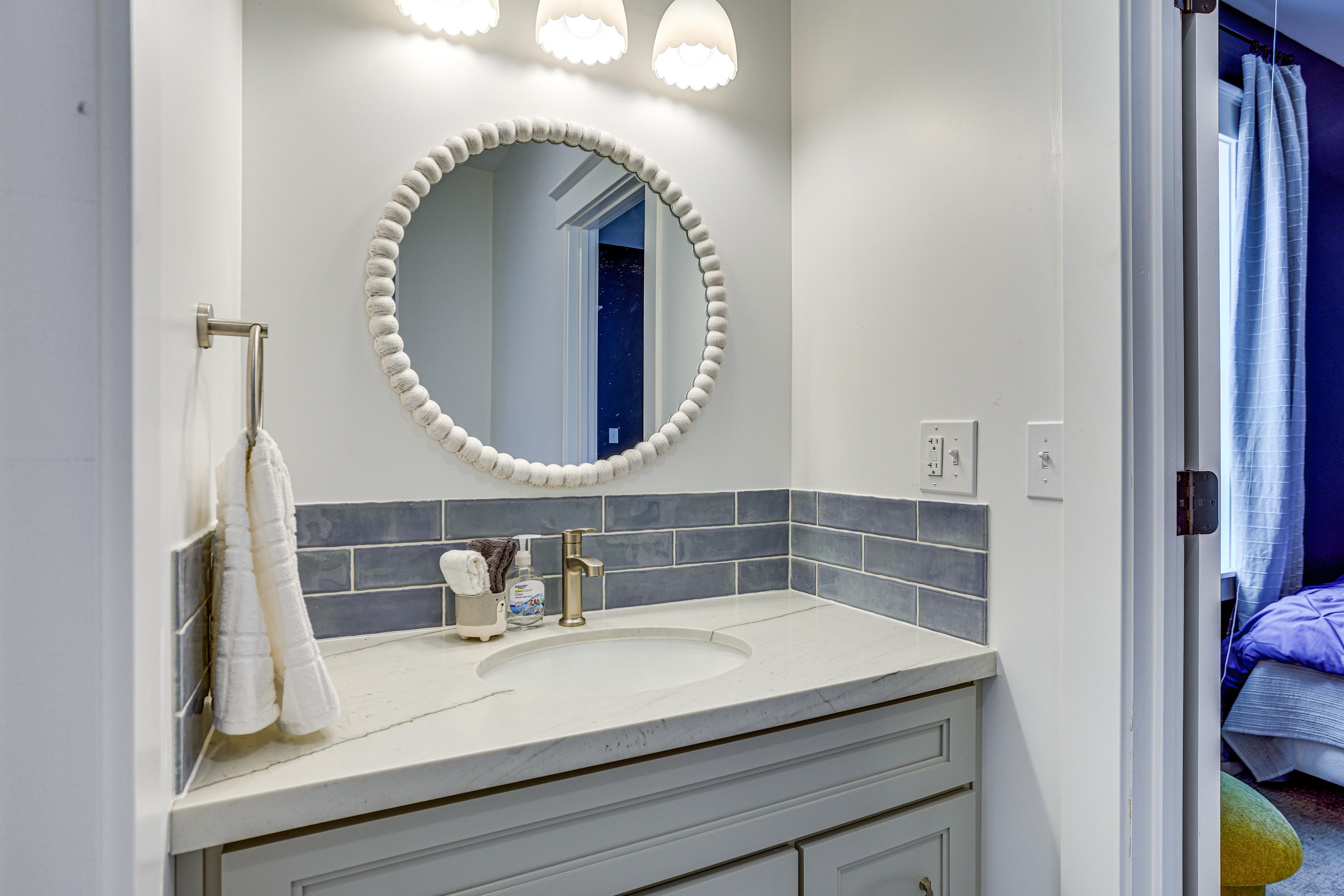 Full Bathroom | 2nd Floor