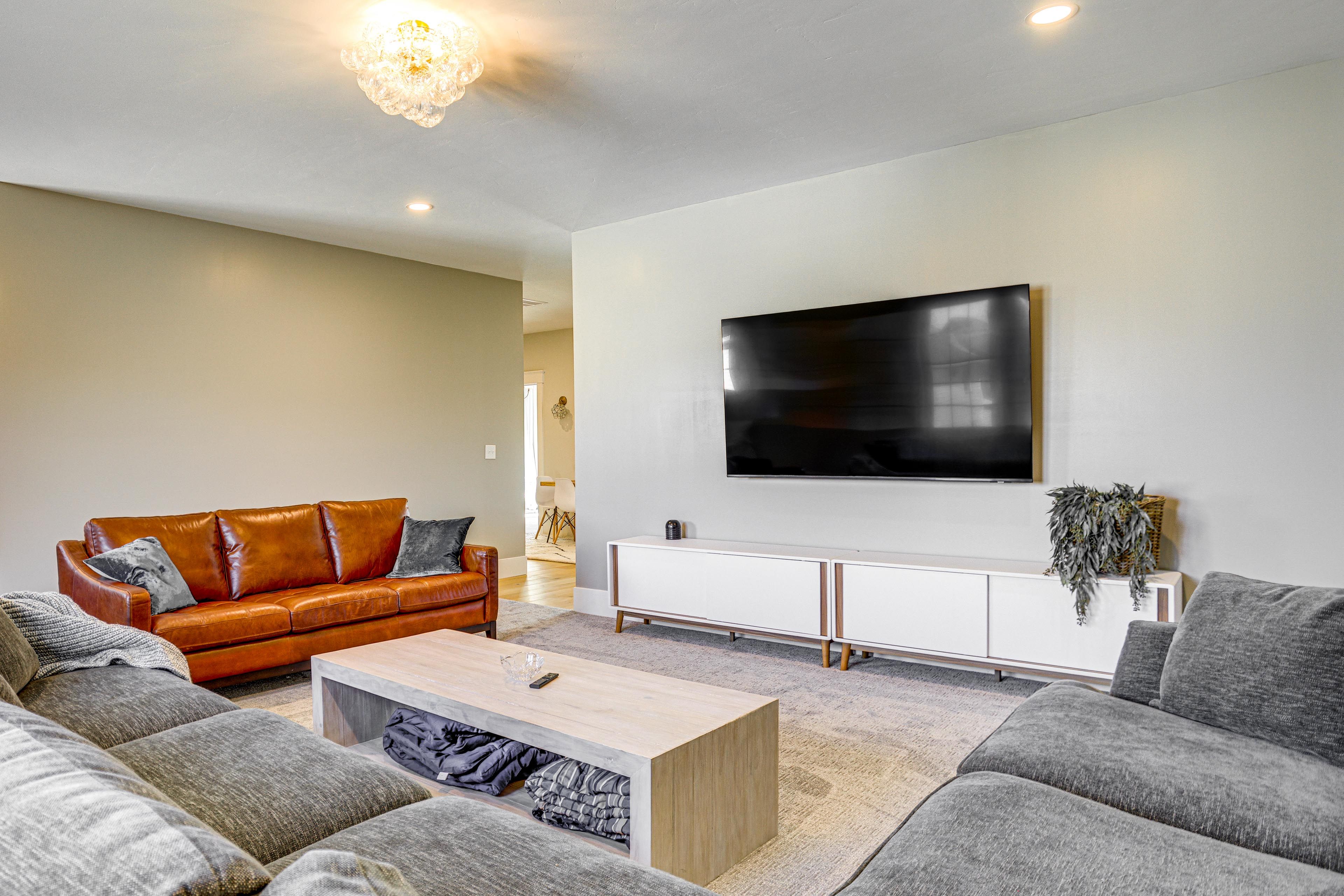 Living Room | 2nd Floor | Full Daybed