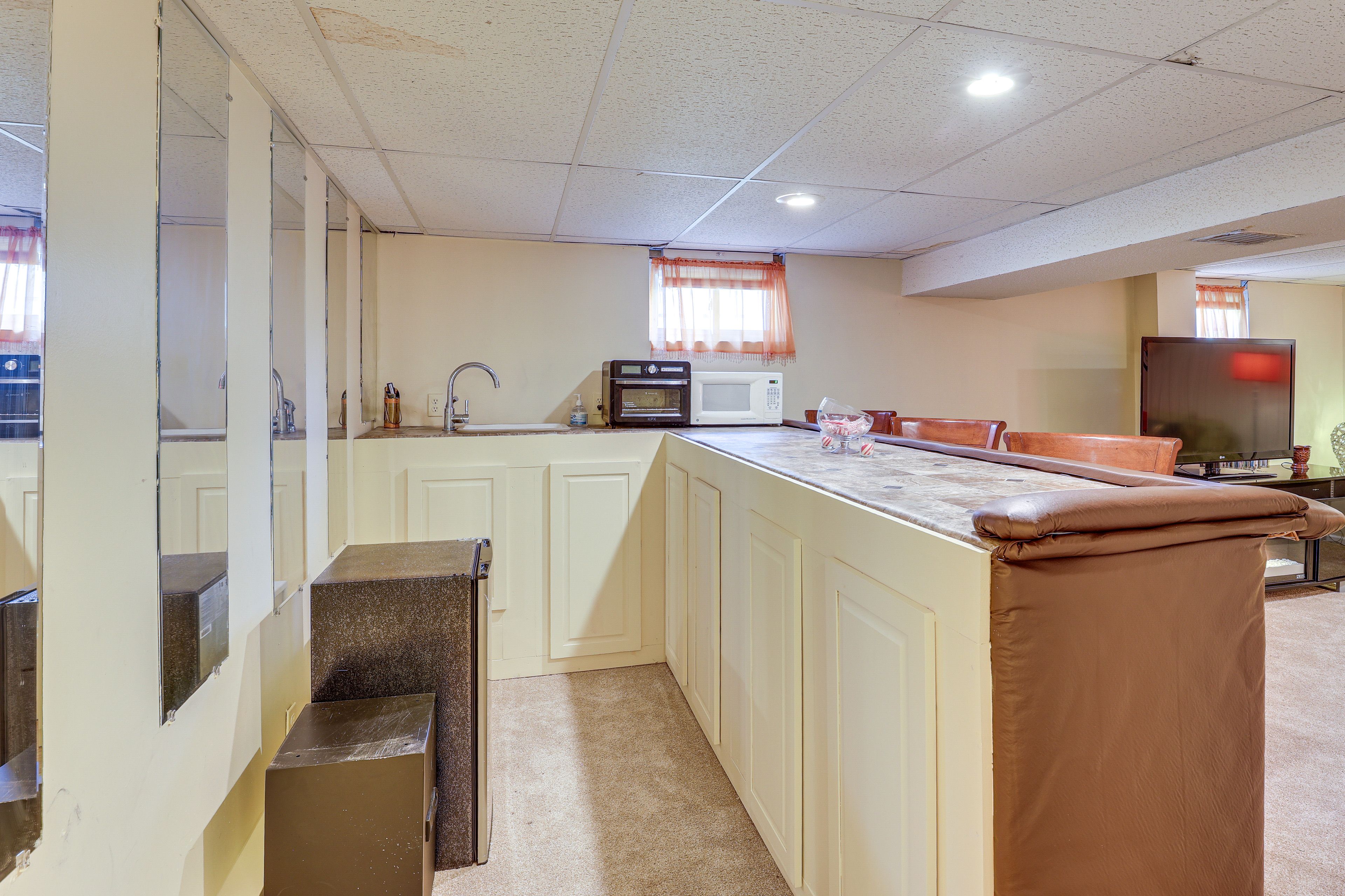 Property Interior | Single-Story Studio | Kitchenette