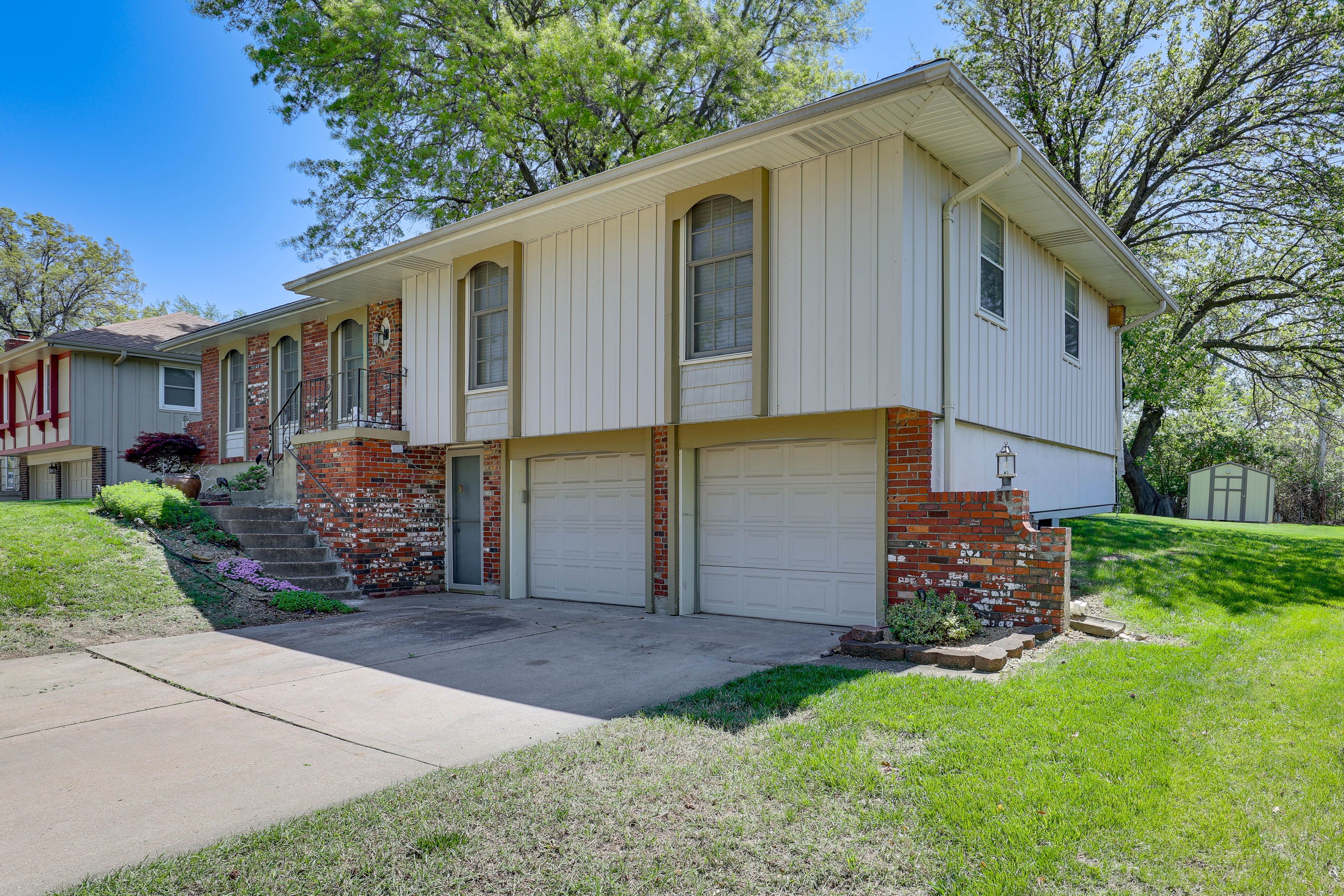 Parking | Driveway (1 Vehicle) | Free Street Parking (First-Come, First-Served)