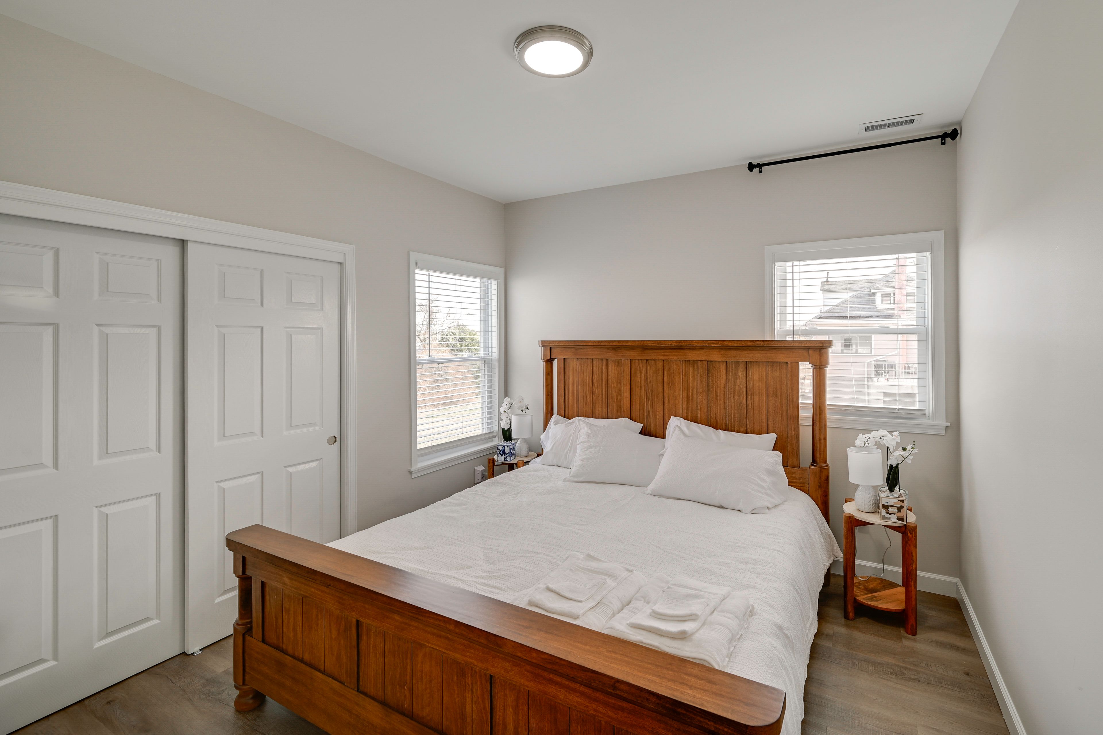 Bedroom 1 | Queen Bed | 1st Floor