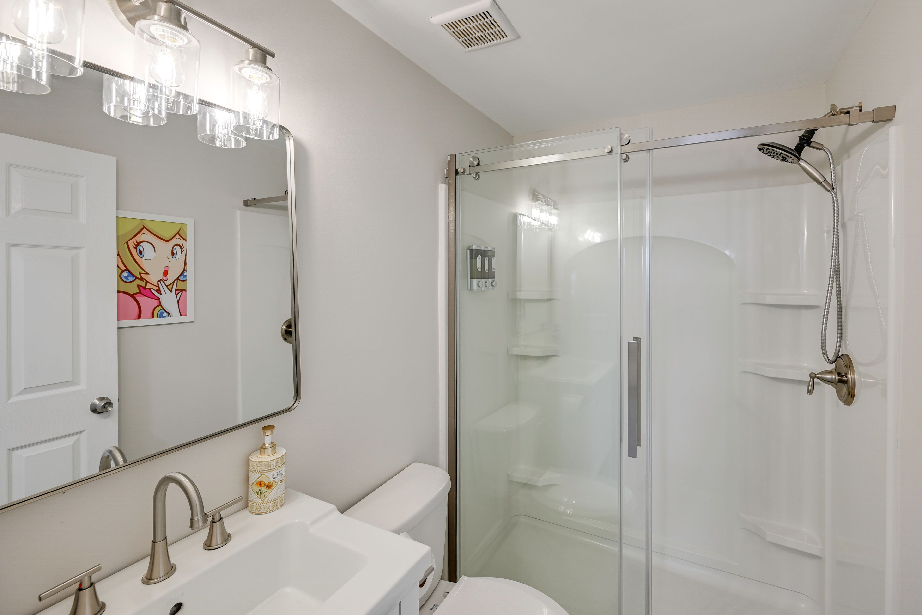 Full Bathroom | 1st Floor