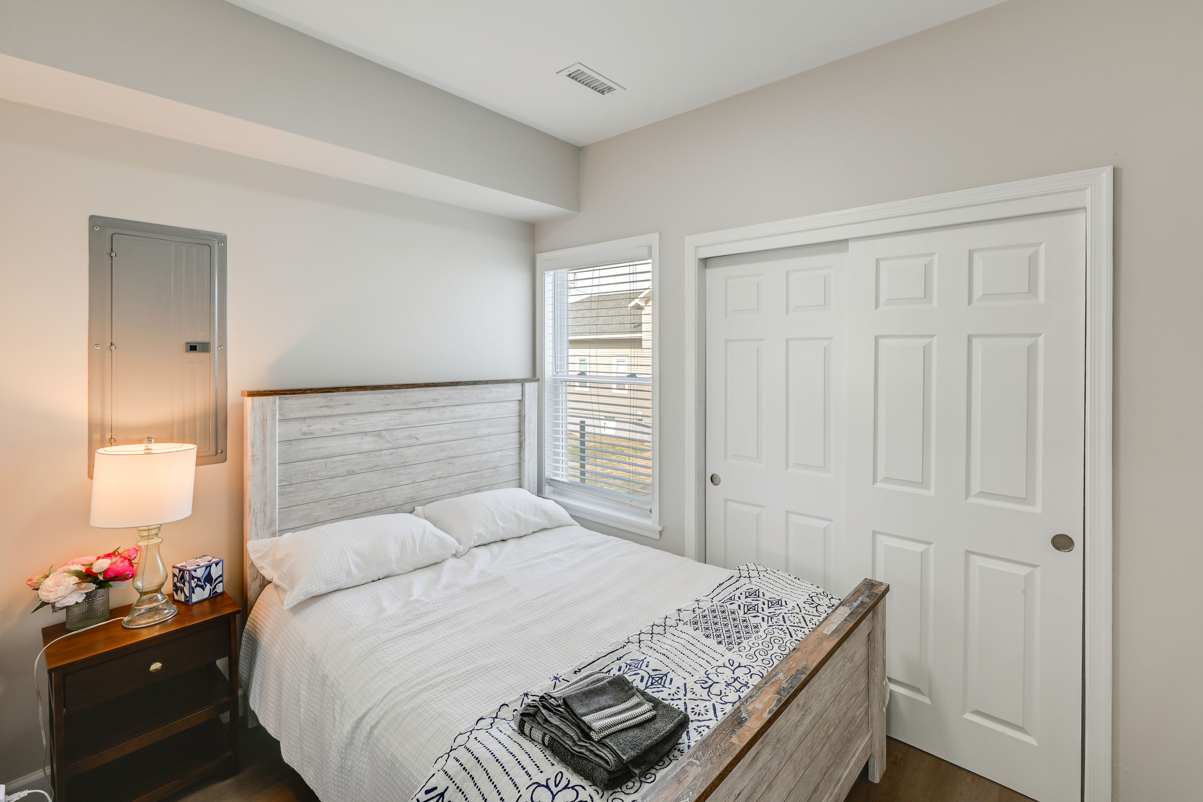 Bedroom 2 | Queen Bed | 1st Floor