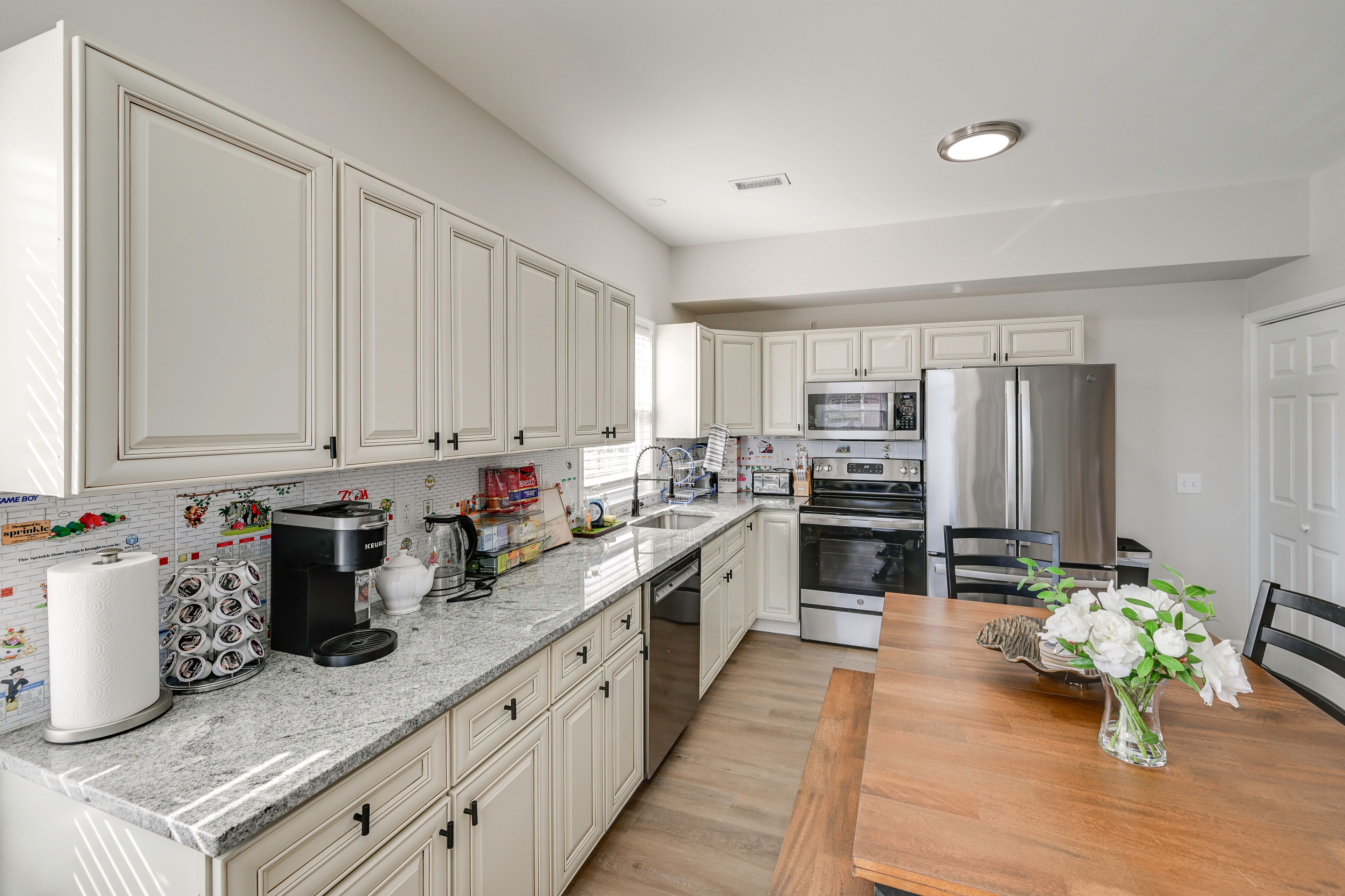 Kitchen & Dining Area