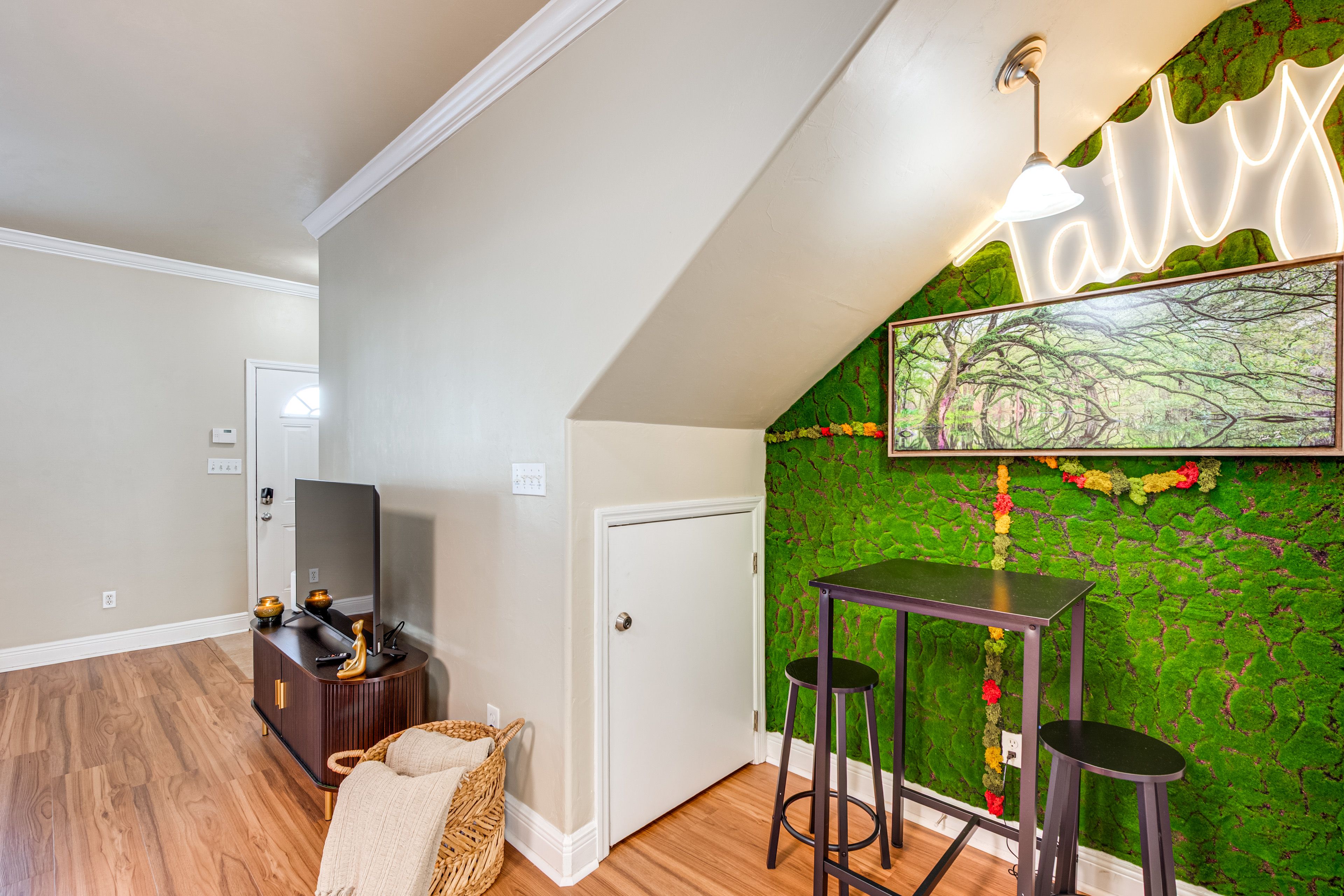 Dining Table | Moss Selfie Wall