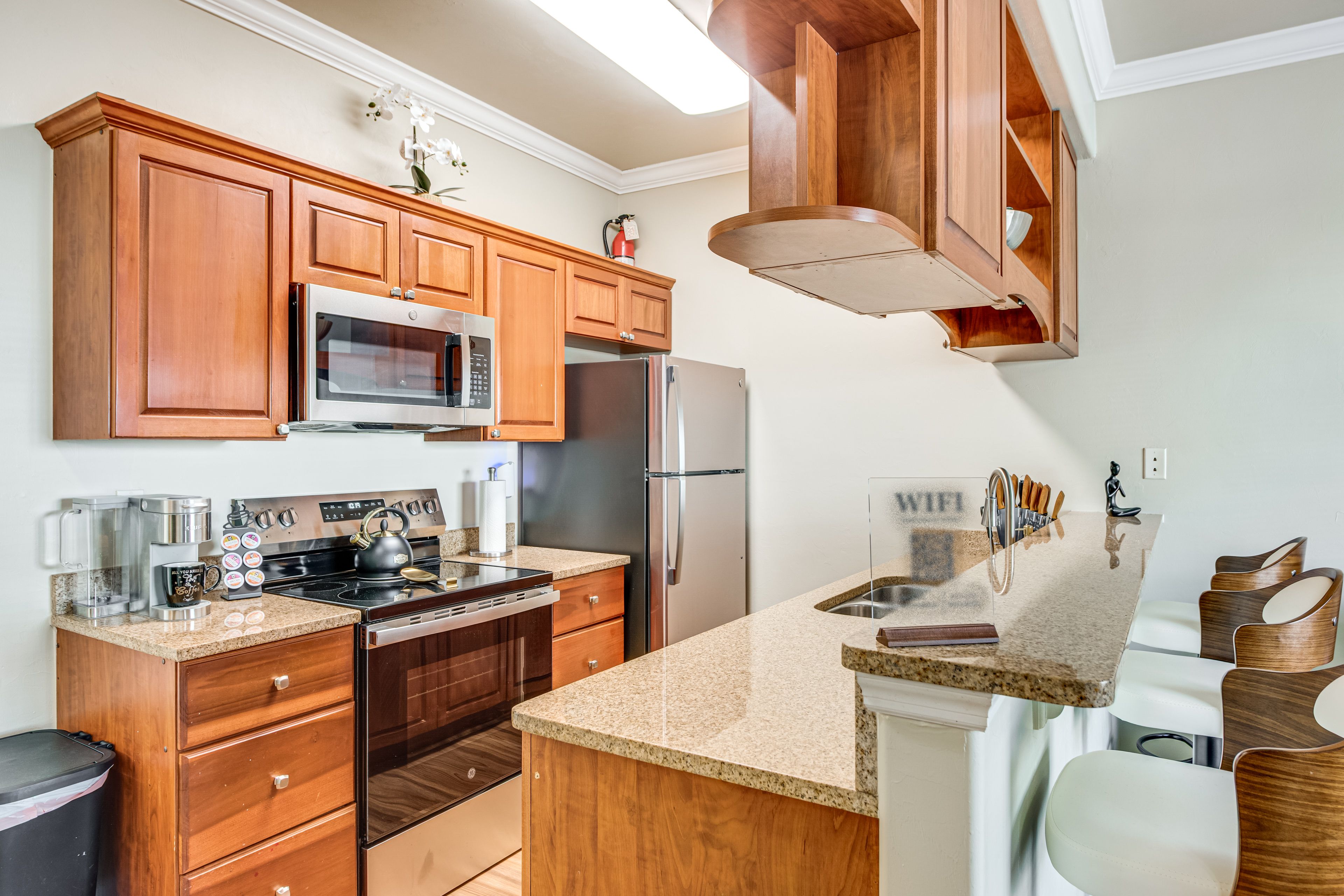 Breakfast Bar | Kitchen | 1st Floor