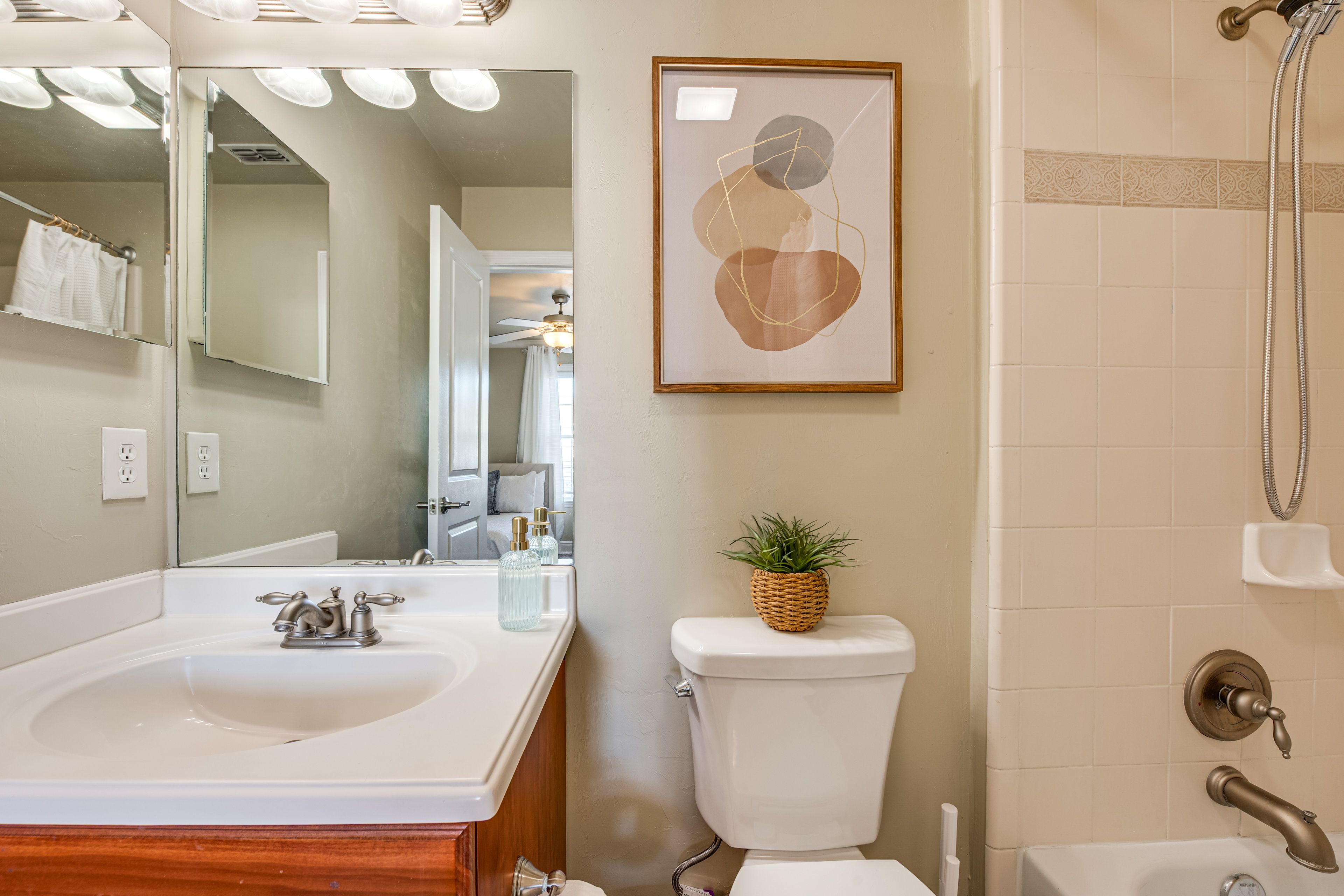 Full Bathroom | 2nd Floor